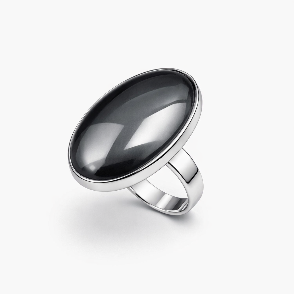 Zilveren ring met grote hematiet steen.