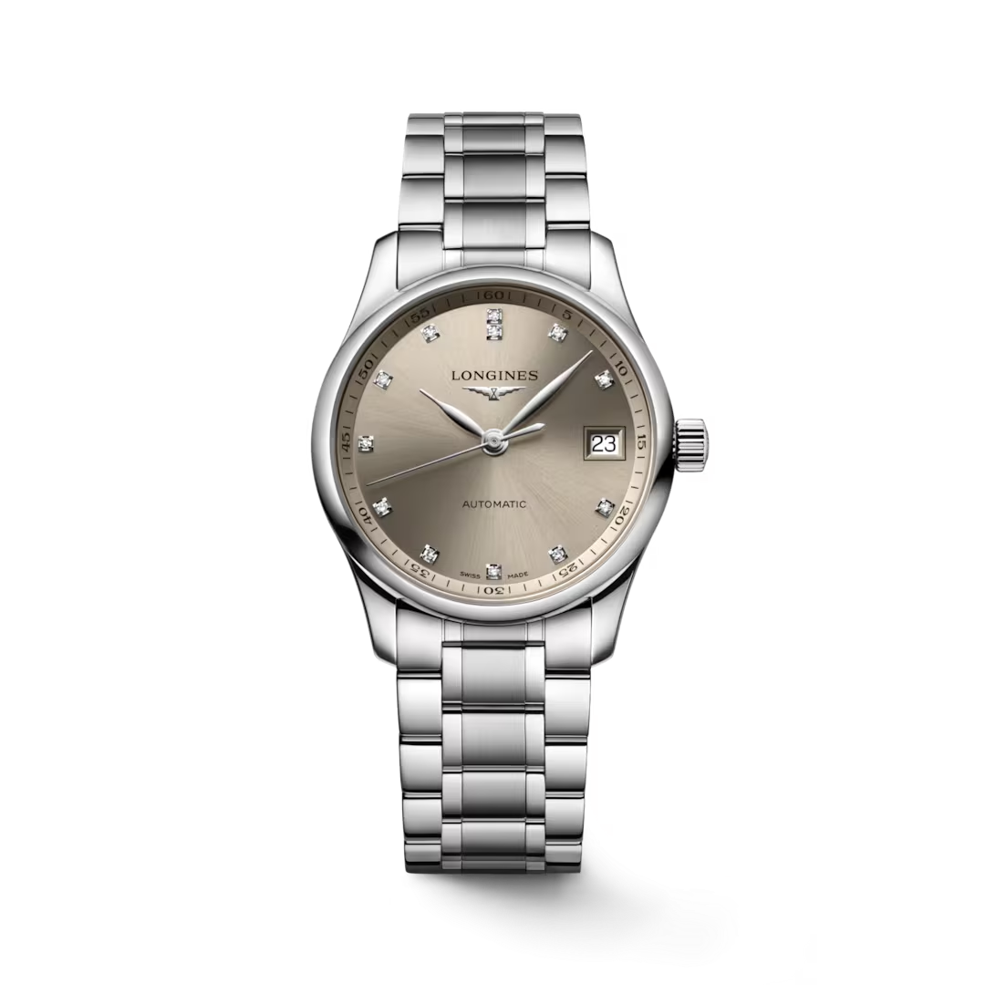 De Longines Master Collection L23574076 heeft prachtige functies zoals een Zwitsers automatisch uurwerk, een zilvergekleurde roestvrijstalen kast met saffierglas, en een beige wijzerplaat met echte diamanten. Dit waterdichte polshorloge is ideaal voor dagelijks gebruik en speciale gelegenheden. Draag het om elegantie toe te voegen aan elke outfit. 