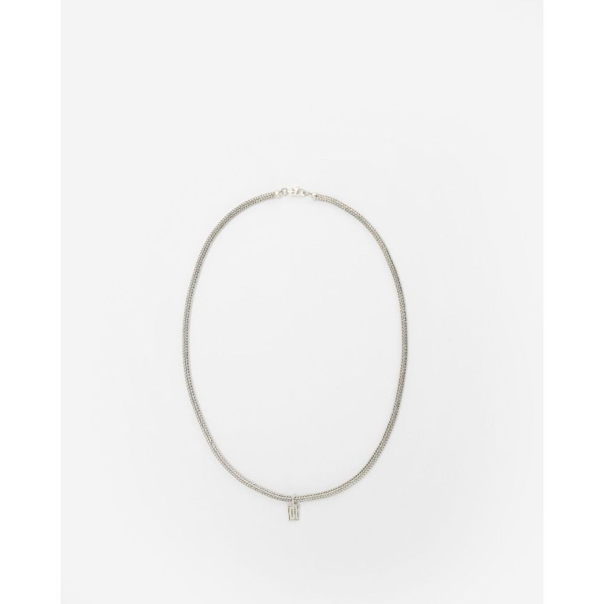 De Buddha to Buddha Ketting Ellen Mini Zilver, modelnummer 001J044520160, is een elegante 60 cm lange zilveren ketting. Gemaakt van hoogwaardig zilver, heeft het een diepte van 3,7 mm en een breedte van 5 mm. Met een gewicht van 28,7 gram is het zowel stijlvol als comfortabel om te dragen. Perfect voor dagelijks gebruik of speciale gelegenheden.