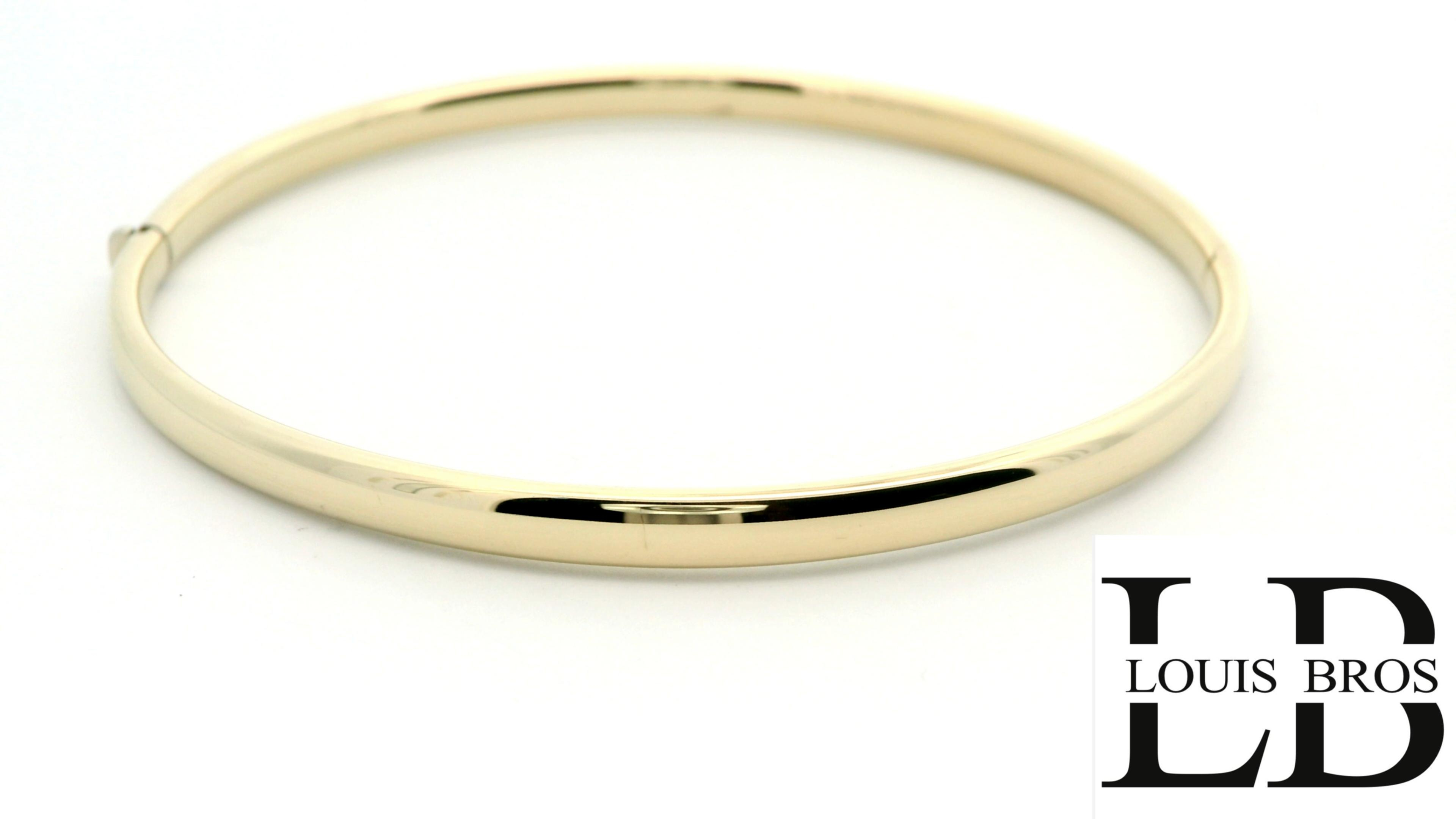 Deze prachtige 14-karaat geelgouden bangle (7.40 gr) straalt pure eenvoud en luxe uit. Met zijn gladde, gepolijste afwerking vangt hij het licht op een betoverende manier, waardoor een stralende glans ontstaat die elke look verrijkt. Het minimalistische en verfijnde design maakt deze armband een tijdloos sieraad dat moeiteloos past bij elke stijl, van klassiek tot modern.
Gemaakt van hoogwaardig 18-karaat goud, biedt deze bangle niet alleen een luxueuze uitstraling, maar ook duurzaamheid en comfort voor dagelijks gebruik. Draag hem solo voor een subtiele elegantie of combineer hem met andere sieraden voor een gelaagde, chique look.
Een perfecte keuze voor wie op zoek is naar een stijlvol en tijdloos accessoire. 