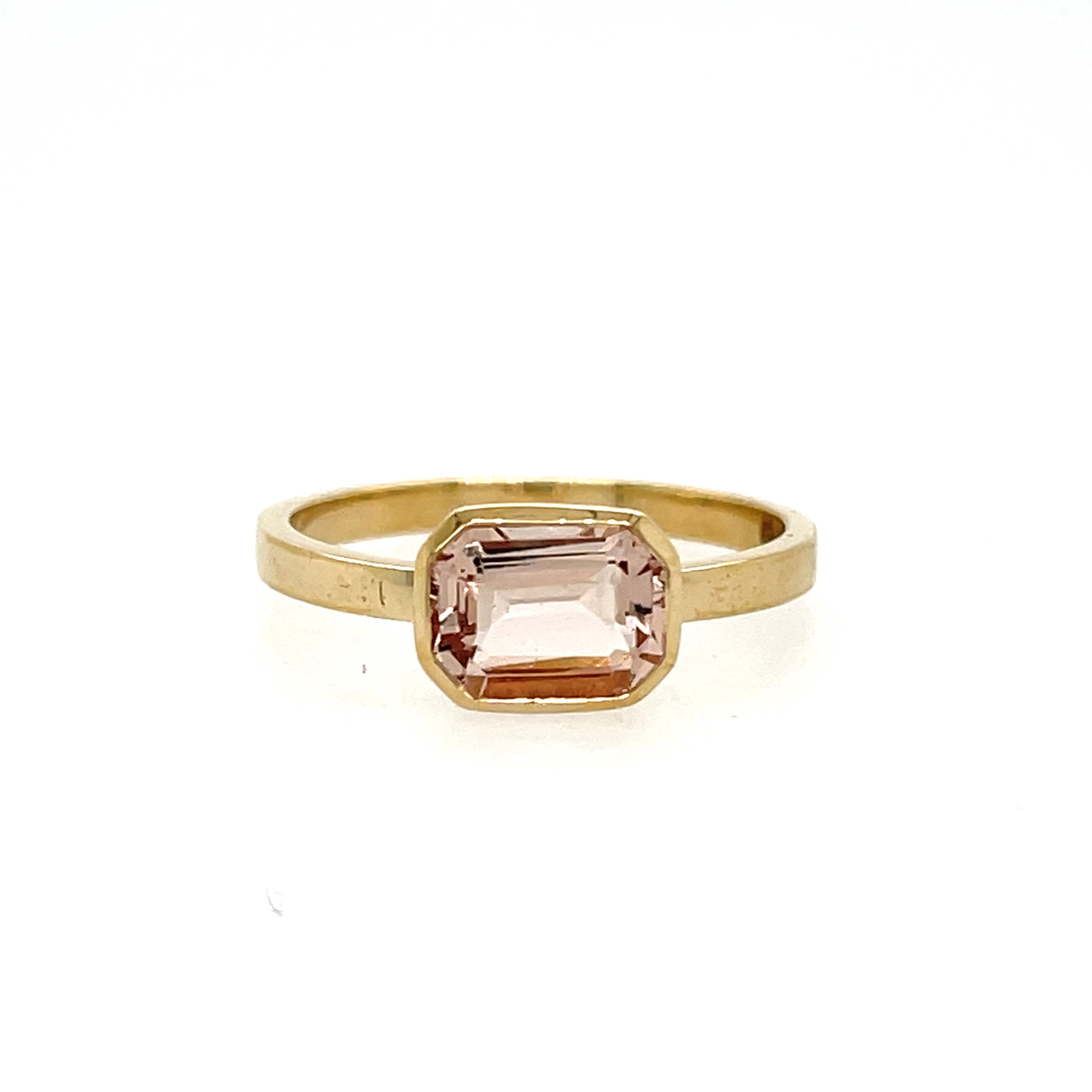 Geelgouden ring met morganiet