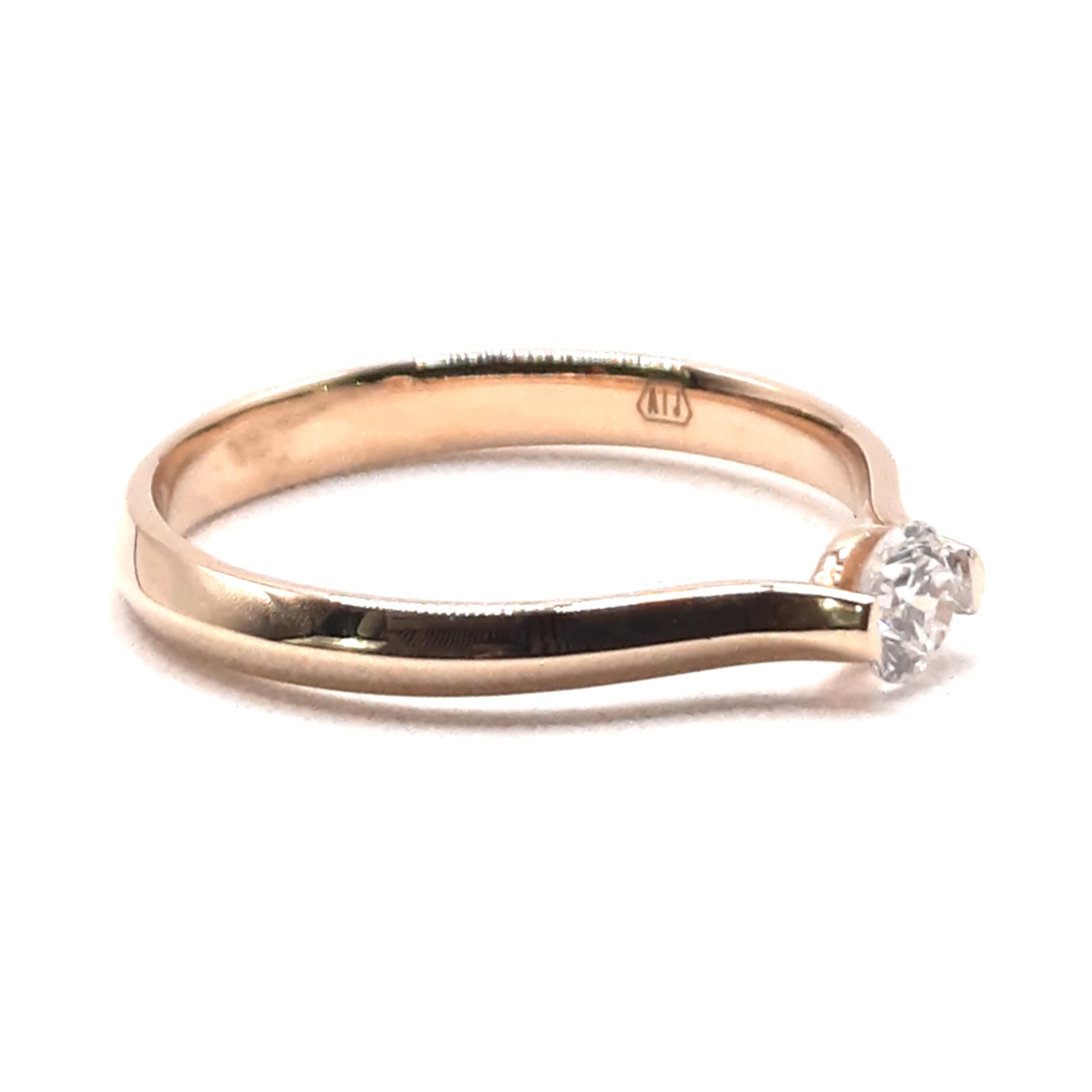 Product: Diamant Ring 14k (Modelnummer: 00002523)  
Details: Deze prachtige verlovingsring is gemaakt van 14-karaats goud en beschikt over een briljant geslepen diamant van SI1 zuiverheid, kleur G (Fijn wit Top Wesselton). Ringmaat 54.  
Draagadvies: Perfect voor huwelijksaanzoeken en speciale gelegenheden. Combineer met andere gouden sieraden voor een elegante uitstraling.