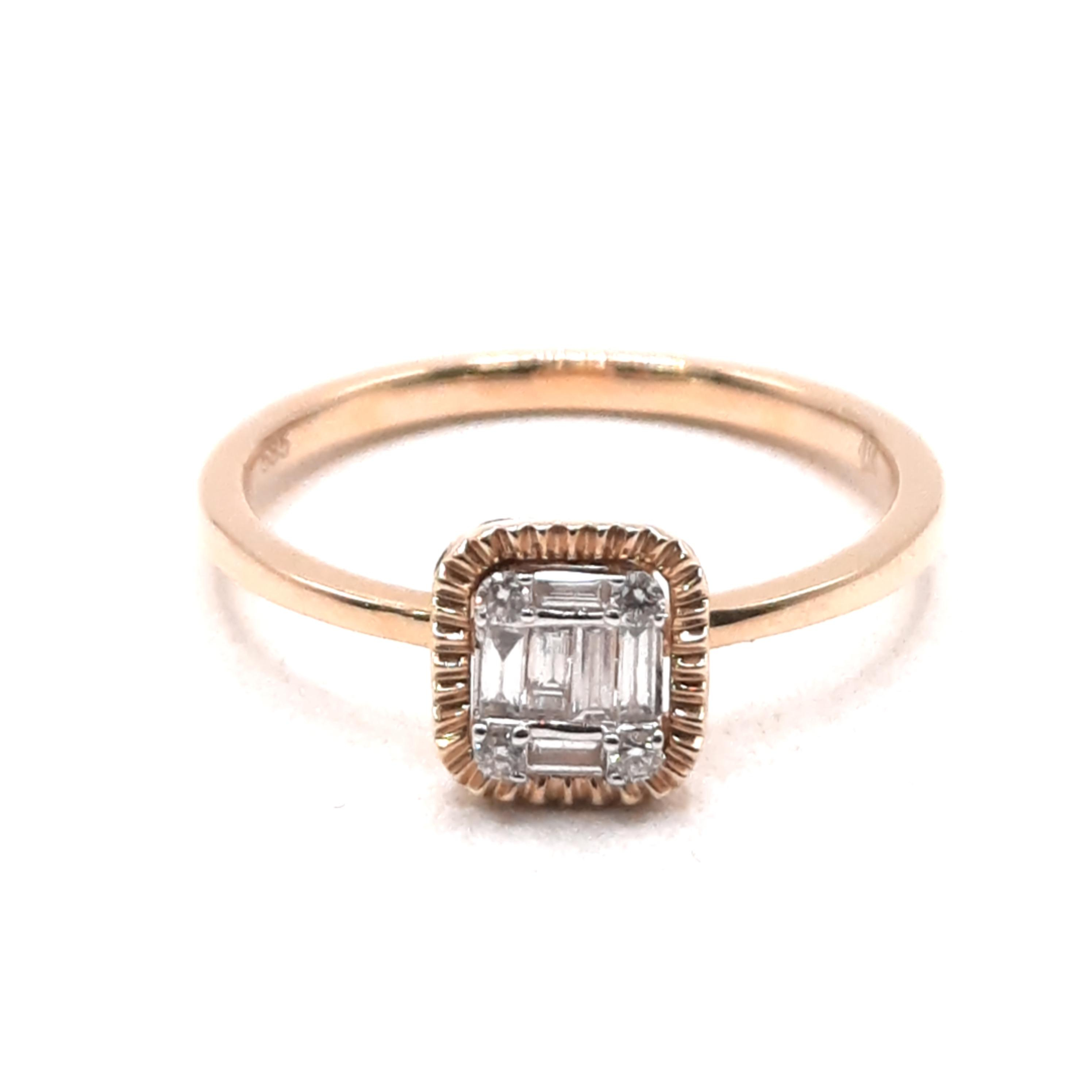 De Diamanten Verlovingsring, modelnummer 00002526, is een prachtige keuze voor een verloving. Gemaakt van 14-karaats goud en bezet met 10 briljant geslepen diamanten van zuiverheid SI1 en kleur G (Fijn wit Top Wesselton). Draag deze elegante ring bij speciale gelegenheden om zijn schittering en verfijning te benadrukken. Perfect voor een onvergetelijk aanzoek.