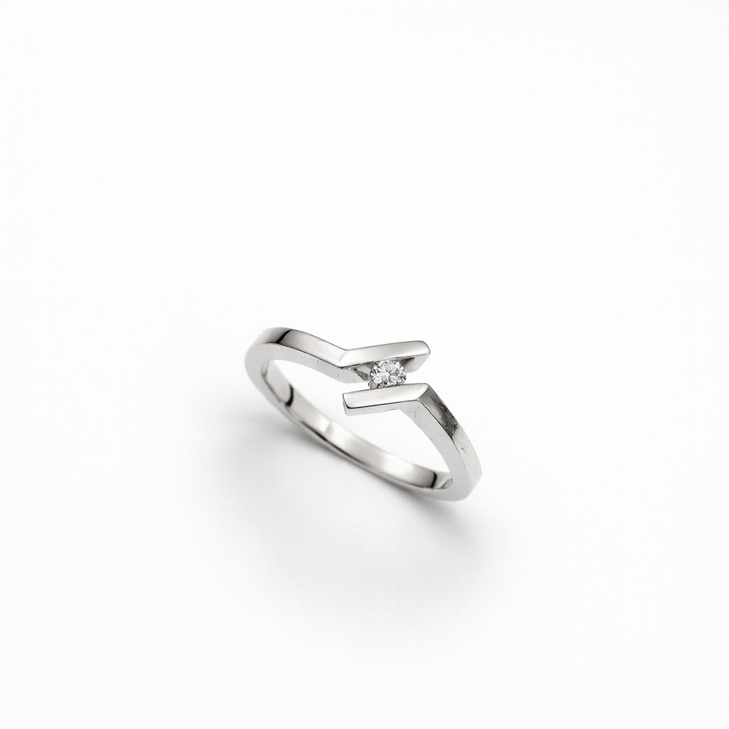 Prachtige witgouden strakke slagring met 0.05ct briljant R44