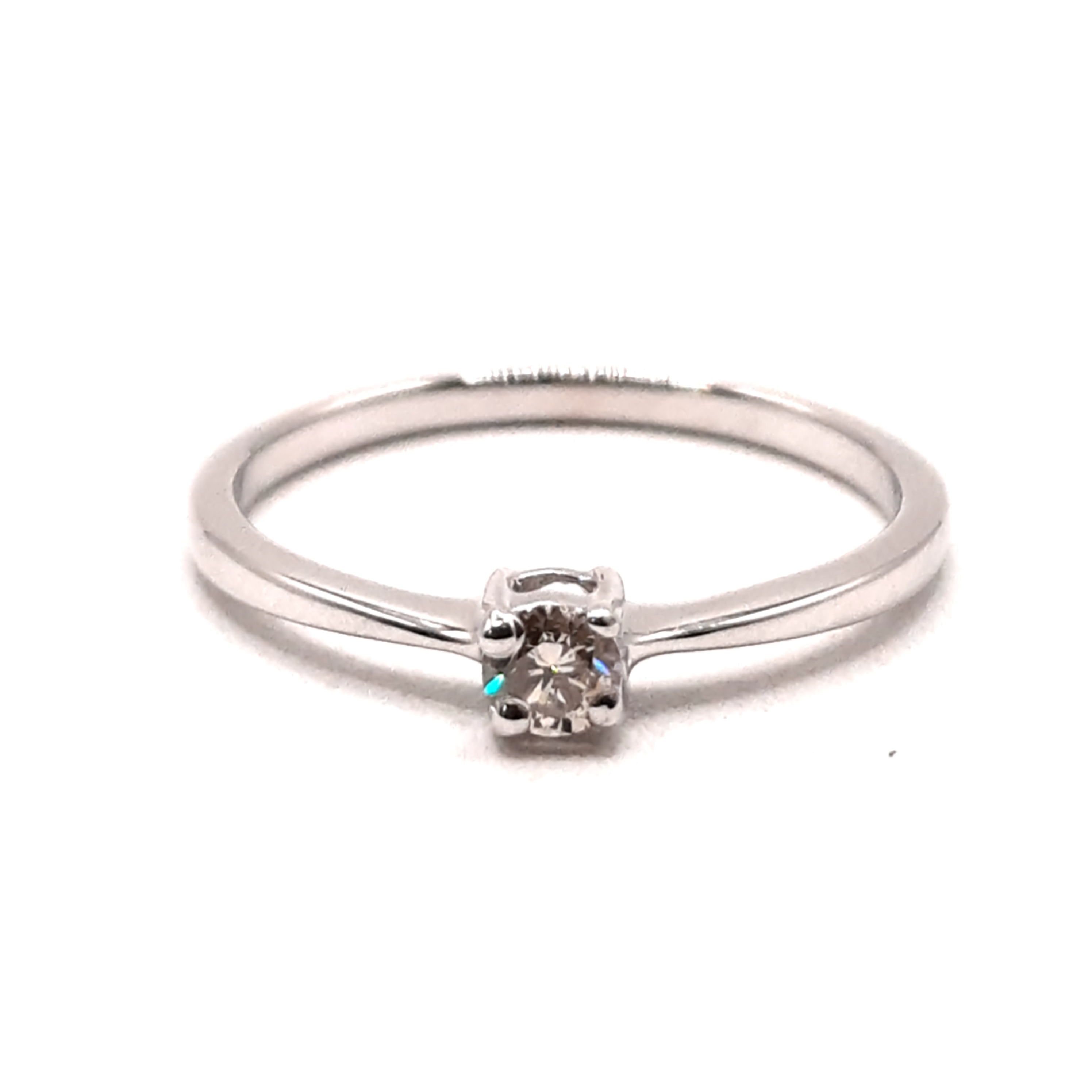 De Diamanten Verlovingsring, modelnummer 00002533, is een schitterend juweel gemaakt van 950 platina, met een ringmaat van 55. De ring is voorzien van een briljante diamant van SI1 zuiverheid en G-kleur. Deze elegante ring is perfect voor een verloving. Draag hem trots als symbool van liefde en toewijding aan je linker ringvinger.