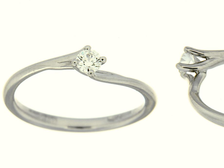 Elegante witgouden ring met diamant 0.10ct