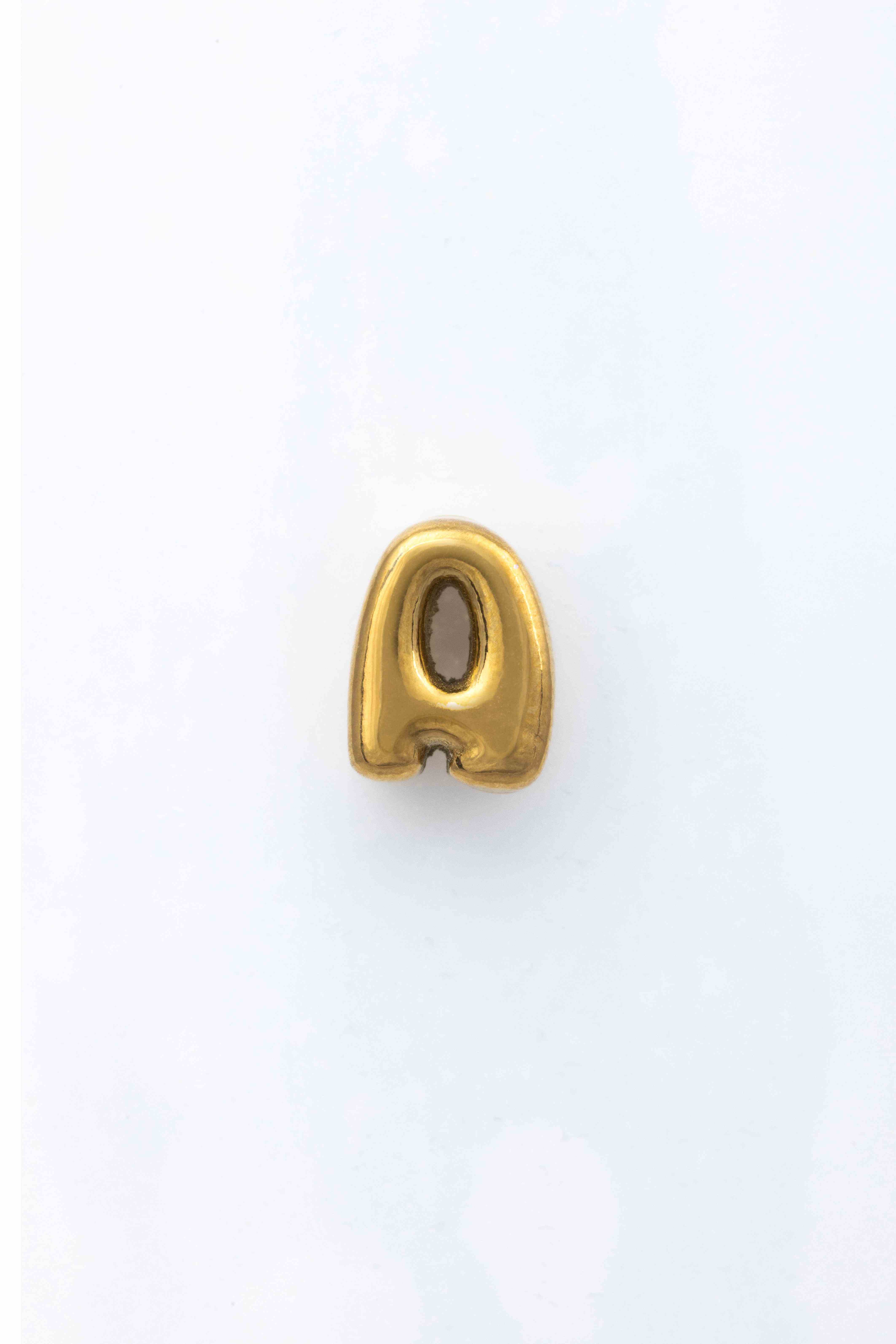 Das Produkt "ccgoa Blumenkind Buchstabe 'A' Edelstahl gelb" ist ein eleganter Buchstabenanh&auml;nger in der Kategorie Schmuck, speziell als Buchstabenanh&auml;nger. Modellnummer CCGOA. Tragen Sie diesen stilvollen Anh&auml;nger an einer zarten Halskette f&uuml;r einen zeitlosen Look, perfekt f&uuml;r den Alltag oder besondere Anl&auml;sse. Ein ideales pers&ouml;nliches Geschenk f&uuml;r sich selbst oder einen geliebten Menschen.