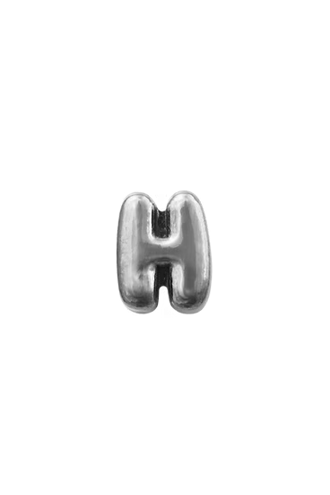 Der Blumenkind Buchstabe "H" Anh&auml;nger, Modellnummer CCSSH, aus Edelstahl ist ein stilvolles Schmuckst&uuml;ck der Kategorie JEWEL. Diese Buchstaben-Anh&auml;nger sind aus hochwertigem Edelstahl und eignen sich hervorragend f&uuml;r Halsketten. Tragen Sie ihn an einer schlichten Kette, um Ihrem Outfit eine pers&ouml;nliche Note zu verleihen. Perfekt f&uuml;r den t&auml;glichen Gebrauch oder als Geschenk.