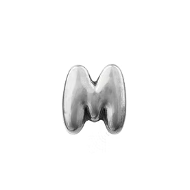Der CCSSM Blumenkind Buchstabe "M" Anh&auml;nger aus Edelstahl ist ein stilvolles Accessoire, das zur Kategorie "Schmuck" geh&ouml;rt. Es handelt sich um einen Buchstaben-Anh&auml;nger aus robustem Edelstahl. Ideal f&uuml;r den t&auml;glichen Gebrauch, kann dieser Anh&auml;nger an einer Halskette getragen werden, um jedem Outfit eine pers&ouml;nliche Note zu verleihen. Perfekt f&uuml;r alle Buchstabenliebhaber!