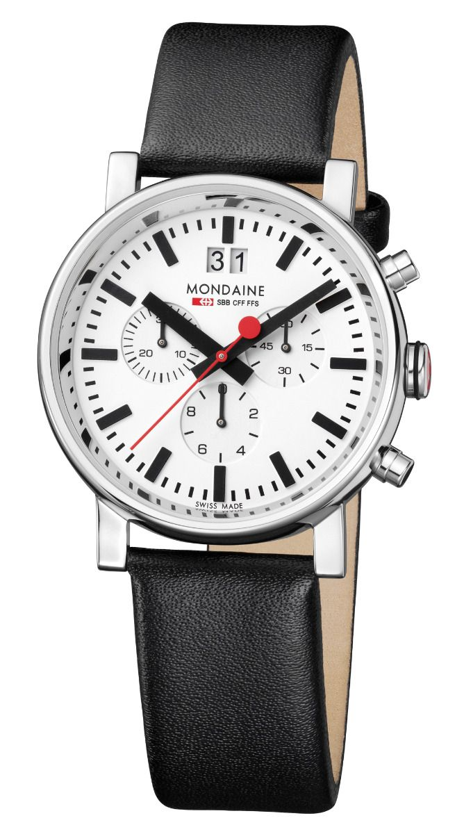 Het Mondaine horloge met modelnummer A6903030411SBB geeft niet alleen de tijd aan maar ook de datum dmv een big date. Verder heeft het een stopwatch en werkt het op een batterij
