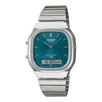 Geef je retrostijl een moderne twist of je hedendaagse mode een vintage touch. Hoe je het ook doet, de verfijnde en vloeiende AQ-240E raakt de juiste snaar.  

De analoog-digitale AQ-240 met dubbel display gaat retro-modern. Met een licht rechthoekige wijzerplaat gecompenseerd door een zacht afgeronde kast en zachte metalen rondingen straalt dit horloge verfijning uit.  

De zonnestralen afwerking van de wijzerplaat vangt het licht met een glanzende gloed. Metallic indexen die een vintage gevoel combineren met een moderne esthetiek voegen nog een opvallende touch toe. 

Het digitale LCD-scherm op 6 uur biedt uitstekende afleesbaarheid met behoud van een harmonieus totaalontwerp, waardoor een horloge ontstaat dat zowel functioneel als mooi is.