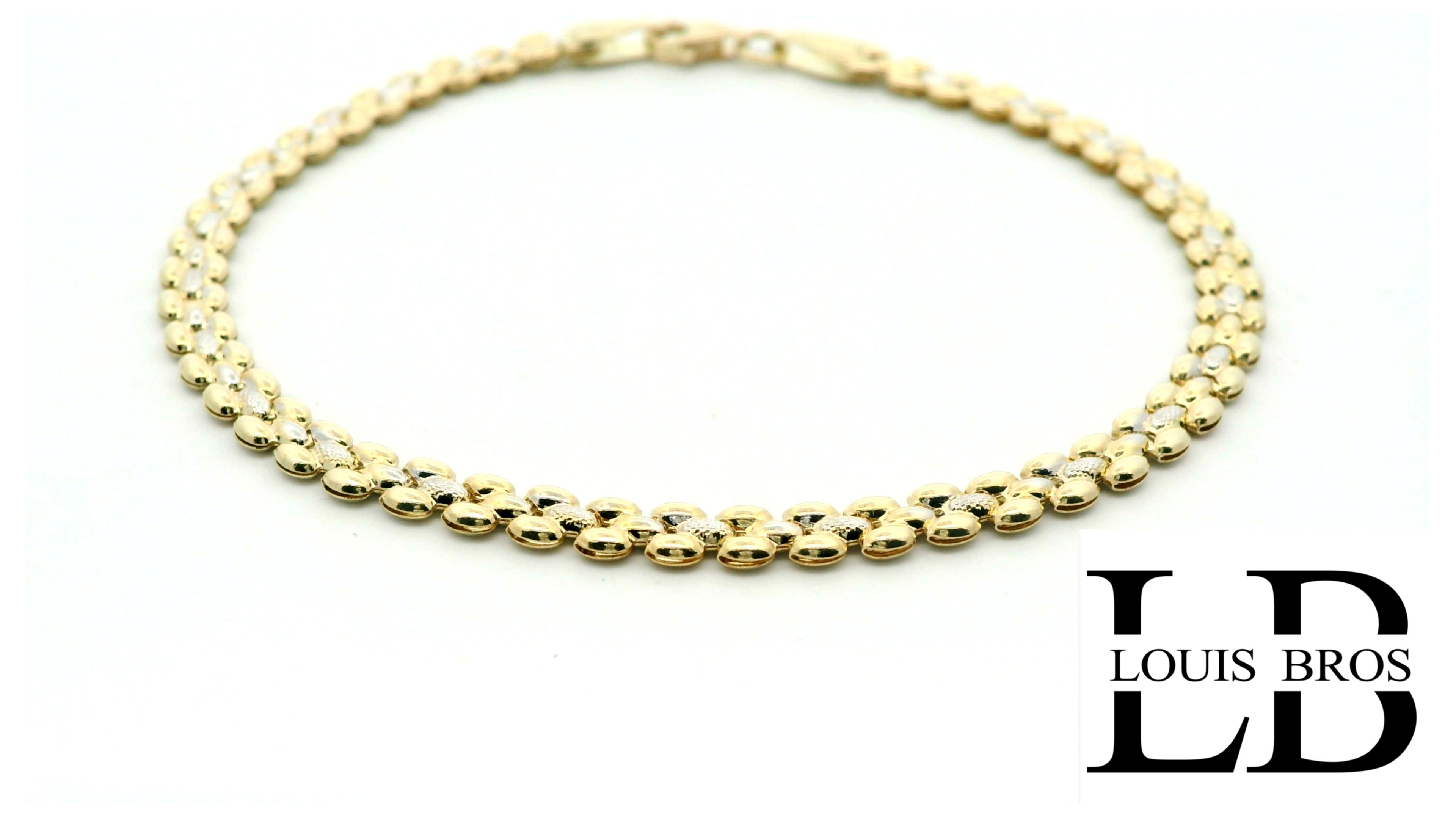 Deze exclusieve armband van 14 karaat bicolor (3.71 gr) is een toonbeeld van luxe. De zorgvuldig geplaatste zirkonia&rsquo;s vangen het licht op subtiele wijze en geven het sieraad een elegante, high-end uitstraling. Een tijdloos accessoire voor de moderne vrouw met oog voor klasse.