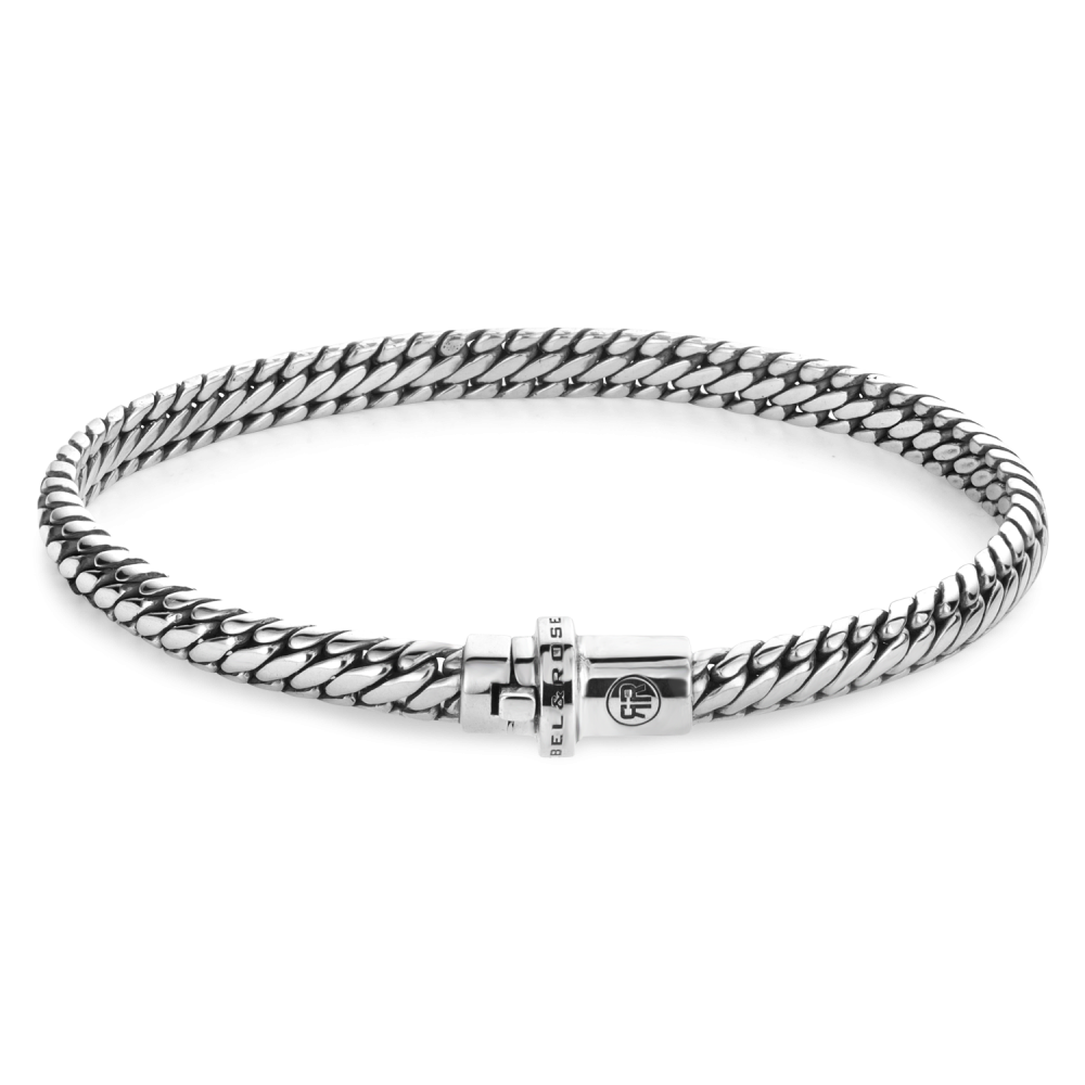 Deze armband is van het merk Rebel & Rose. Het is een herensieraad. De armband is zilver van kleur.