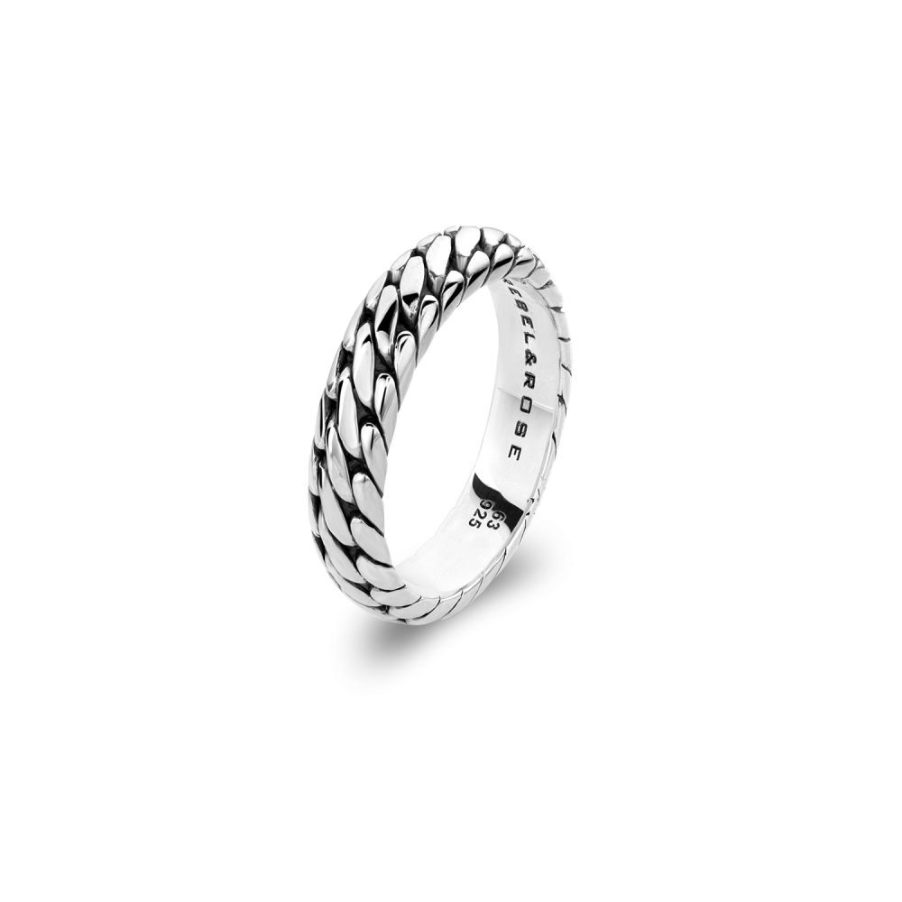 De Ring Apollo Six 60 (&Oslash;19) - 7,6 gr. 925 is een elegante zilveren ring, gemaakt van 925 sterling zilver. Met een diameter van 19 mm en een breedte van 5,9 mm, past hij perfect bij elke gelegenheid. Draag deze ring solo of combineer met andere accessoires voor een verfijnde, stijlvolle look. Perfect voor dagelijks gebruik.