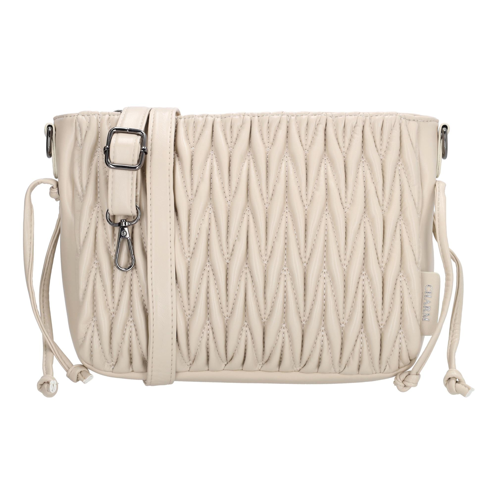 De Charm London West End Crossbodytas is een stijlvolle en praktische schoudertas die perfect is voor dagelijks gebruik. Dankzij het compacte formaat en de elegante uitstraling past deze tas moeiteloos bij elke outfit.

Binnenin vind je een ritsvak en een apart vakje voor je telefoon, zodat je je spullen netjes kunt opbergen. De tas is voorzien van een verstelbare en afneembare schouderband, waardoor je hem gemakkelijk kunt dragen zoals jij dat wilt, als crossbody of over de schouder.


Kenmerken:
&bull; Schoudertas met ritssluiting
&bull; Binnenvak met rits en apart telefoonvak
&bull; Verstelbare en afneembare schouderband
&bull; Compact en elegant ontwerp, ideaal voor dagelijks gebruik