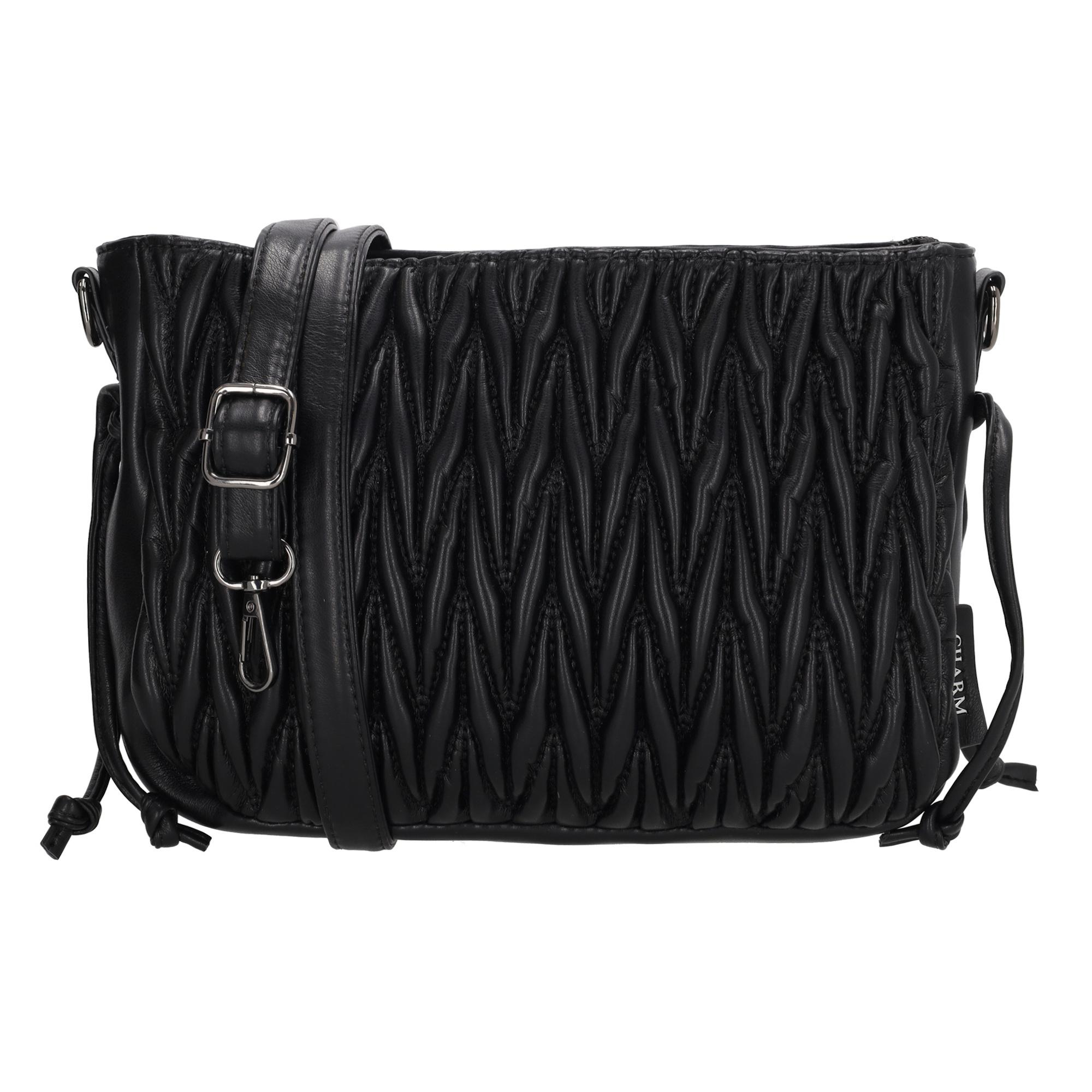 De Charm London West End Crossbodytas is een stijlvolle en praktische schoudertas die perfect is voor dagelijks gebruik. Dankzij het compacte formaat en de elegante uitstraling past deze tas moeiteloos bij elke outfit.

Binnenin vind je een ritsvak en een apart vakje voor je telefoon, zodat je je spullen netjes kunt opbergen. De tas is voorzien van een verstelbare en afneembare schouderband, waardoor je hem gemakkelijk kunt dragen zoals jij dat wilt, als crossbody of over de schouder.


Kenmerken:
&bull; Schoudertas met ritssluiting
&bull; Binnenvak met rits en apart telefoonvak
&bull; Verstelbare en afneembare schouderband
&bull; Compact en elegant ontwerp, ideaal voor dagelijks gebruik

