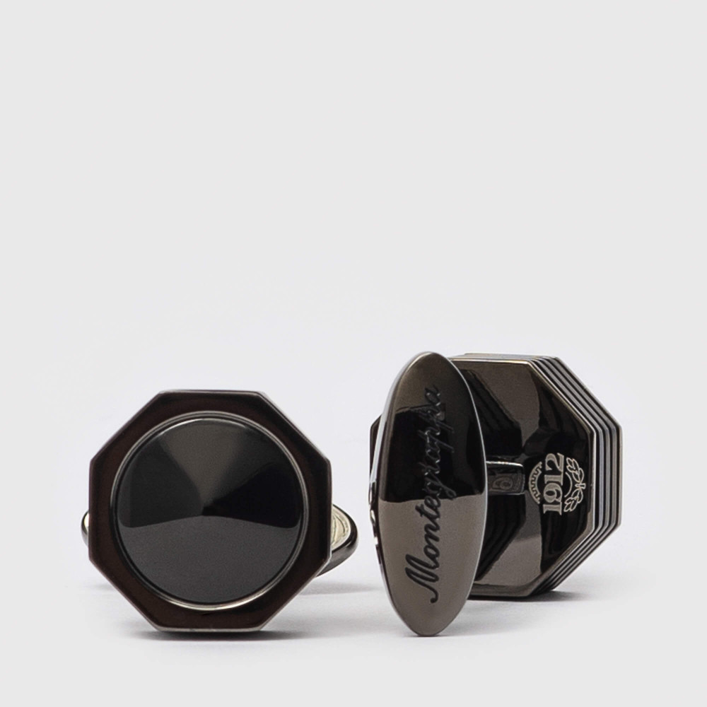 een paar stalen manchetknopen van Montegrappa.