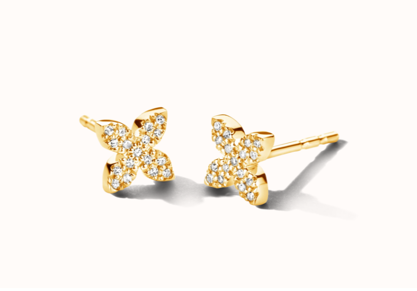 Flowers are one of the world's greatest sources of inspiration - elegant in each and every way, they light up the place and fill our hearts with instant joy and bliss. These cute Little Flower earrings with 17x flickering diamonds each, are no exception. 