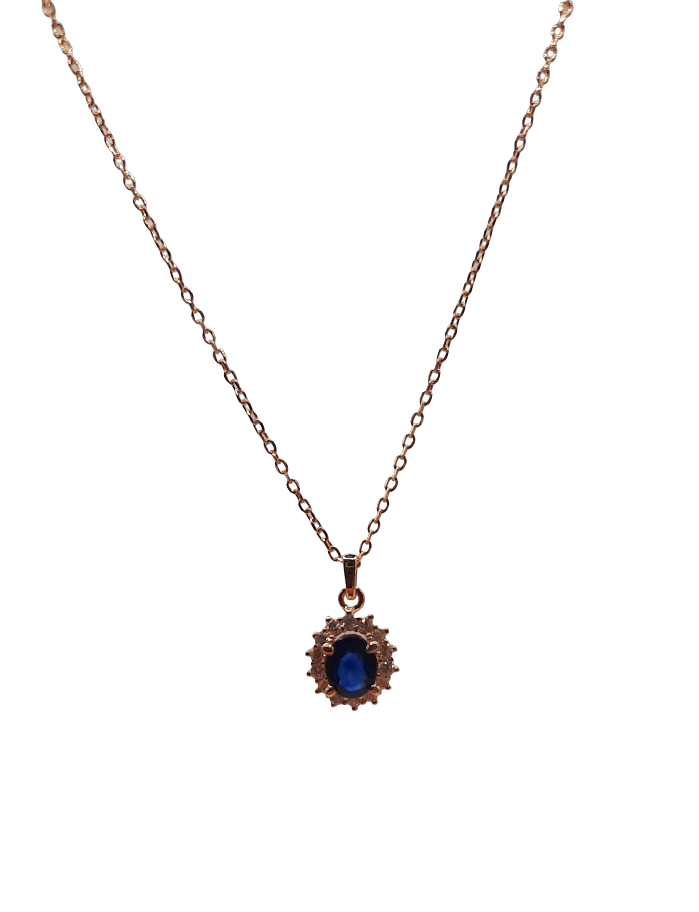 De diamant ketting modelnummer 0002222 heeft een 14kt gouden design met een HSI-kleur diamant van SI1 zuiverheid. De ketting is goudkleurig en meet 450 mm. Er is ook een saffier aanwezig. Perfect voor dagelijks gebruik of speciale gelegenheden. Combineer met andere gouden sieraden voor een elegante look. Ideaal als cadeau voor een dierbare.