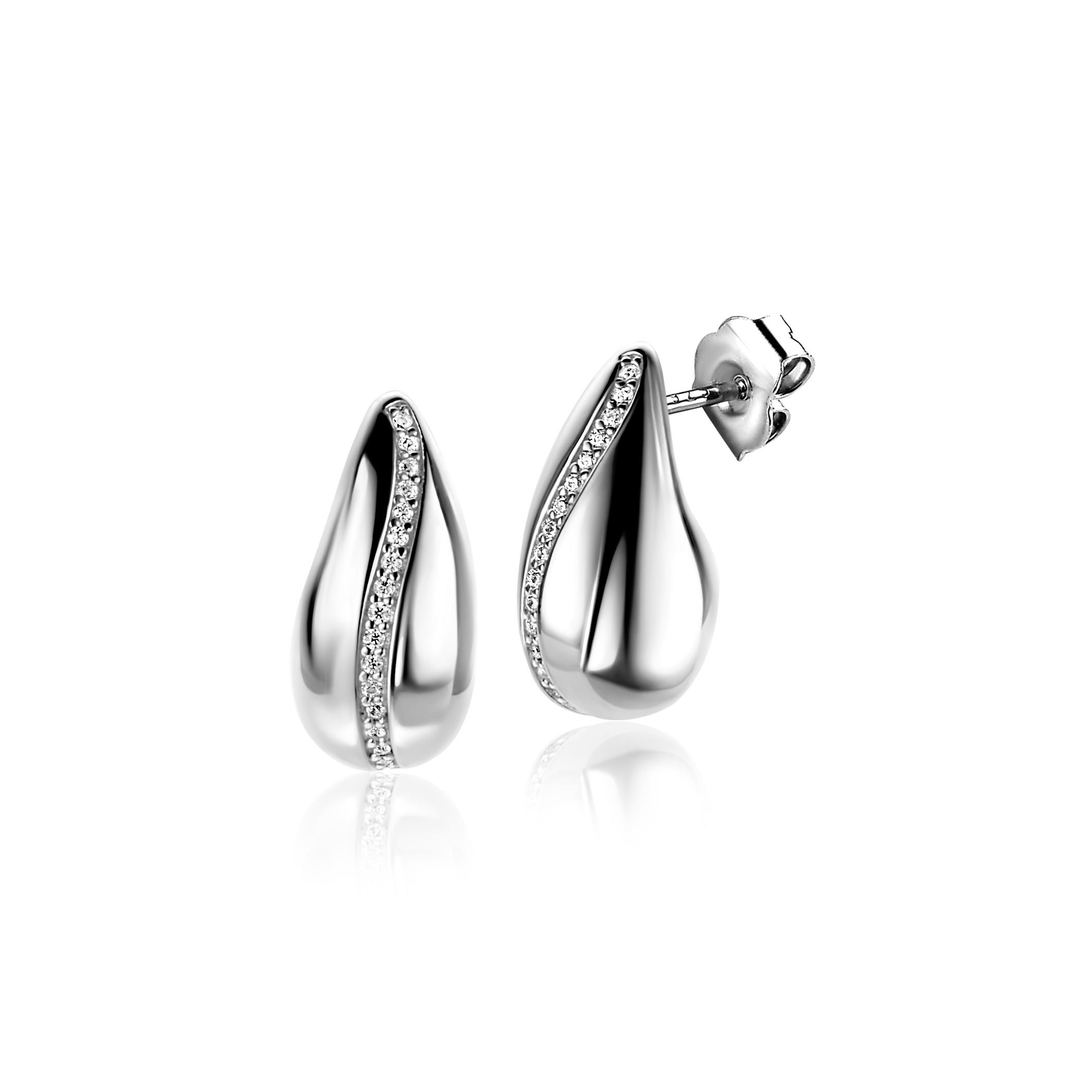 De ZINZI ZLV. oorstekers met modelnummer ZIO2707 zijn elegante juwelen die schitteren met fonkelende zirconia's in een druppelvorm. Deze stijlvolle oorstekers passen perfect bij zowel casual als formele outfits. Combineer ze met een opgestoken kapsel om ze optimaal te laten stralen. Een verfijnde aanvulling voor elke juwelenverzameling. Categorie: Jewel, Type: Stud Earrings.