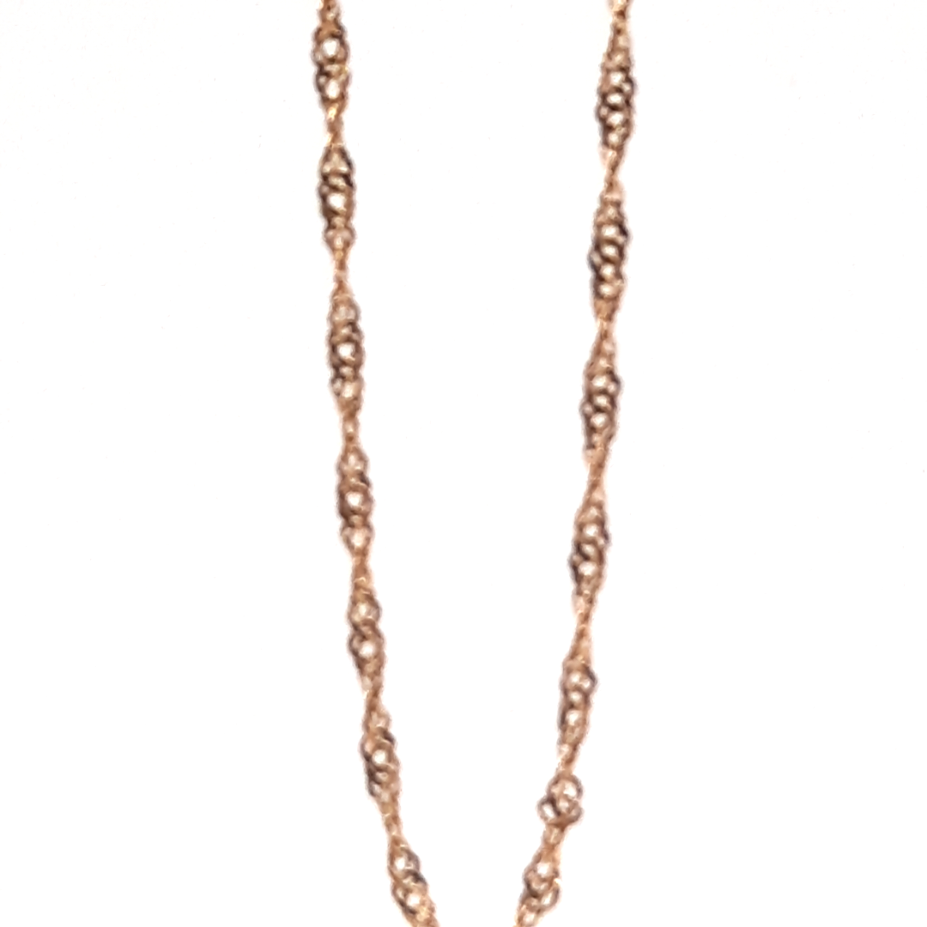 Deze prachtige gouden ketting, modelnummer BREA-000763, is gemaakt van 14-karaats goud en heeft een elegante lengte van 50 cm. De ketting straalt in een goudkleur en weegt slechts 1,4 gram, met een breedte van 1,8 mm. Perfect om solo te dragen of te combineren met andere kettingen voor een gelaagde look.