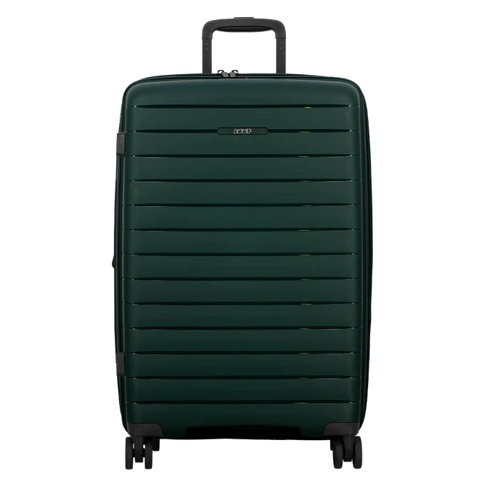 Jump Striper 68cm Koffer &ndash; Vert &ndash; Ruime en Stijlvolle Reiskoffer met 4 Wielen

Reis stijlvol &eacute;n georganiseerd met de Jump Striper 68cm in Vert. Deze moderne, middelgrote reiskoffer combineert gebruiksgemak met een strak design. Met een ruim hoofdcompartiment, praktische opbergmogelijkheden en soepele wielen is deze koffer de perfecte metgezel voor vakanties, citytrips of zakenreizen.

Kenmerken van de Jump Striper 68cm Vert:

 Ruim hoofdvak met inpakriemen
Houd je bagage netjes op z&rsquo;n plaats dankzij de verstelbare inpakriemen. Het extra gesloten ritsvak is ideaal voor het scheiden van kleding, schoenen of accessoires.

 Vier multidirectionele wielen
Voorzien van 4 360&deg; draaibare wielen, waardoor je de koffer moeiteloos in elke richting kunt verplaatsen &ndash; soepel, stil en zonder gedoe.

 Uitschuifbare trekstang & stevig handvat
De telescopische trekstang maakt het gemakkelijk om de koffer comfortabel met je mee te rollen. Daarnaast is hij voorzien van een stevig handvat voor tillen op korte afstand.

 Lichtgewicht & uitbreidbaar
Met een gewicht van slechts 3,5 kg en een inhoud van 64 tot 74 liter dankzij de uitbreidbare diepte, biedt deze blauwe koffer veel ruimte zonder zwaar te zijn.

Productdetails

Merk: Jump

Model: Striper

Kleur: Vert (Olive)

Afmetingen: 68 x 43 x 25/29 cm

Inhoud: 64 &ndash; 74 liter

Gewicht: 3,5 kg

Wielen: 4 multidirectioneel roterende wielen

Sluiting: Rits

Trekstang: Uitschuifbaar, met verstelbare standen

Materiaal: Duurzaam en lichtgewicht hard materiaal

Gebruik: Ideaal voor vakanties, stedentrips en korte reizen

Waarom kiezen voor de Jump Striper Blue 68cm?

Met zijn functionele indeling, lichtgewicht ontwerp en comfortabele wendbaarheid is deze middelgrote blauwe koffer een betrouwbare keuze voor elke reiziger. De elegante Olijf kleur geeft een frisse uitstraling op het vliegveld of op het station.

 Bestel de Jump Striper 68cm Vert vandaag nog bij Lederzaak.nl &ndash; jouw specialist in reisbagage en koffers met stijl.