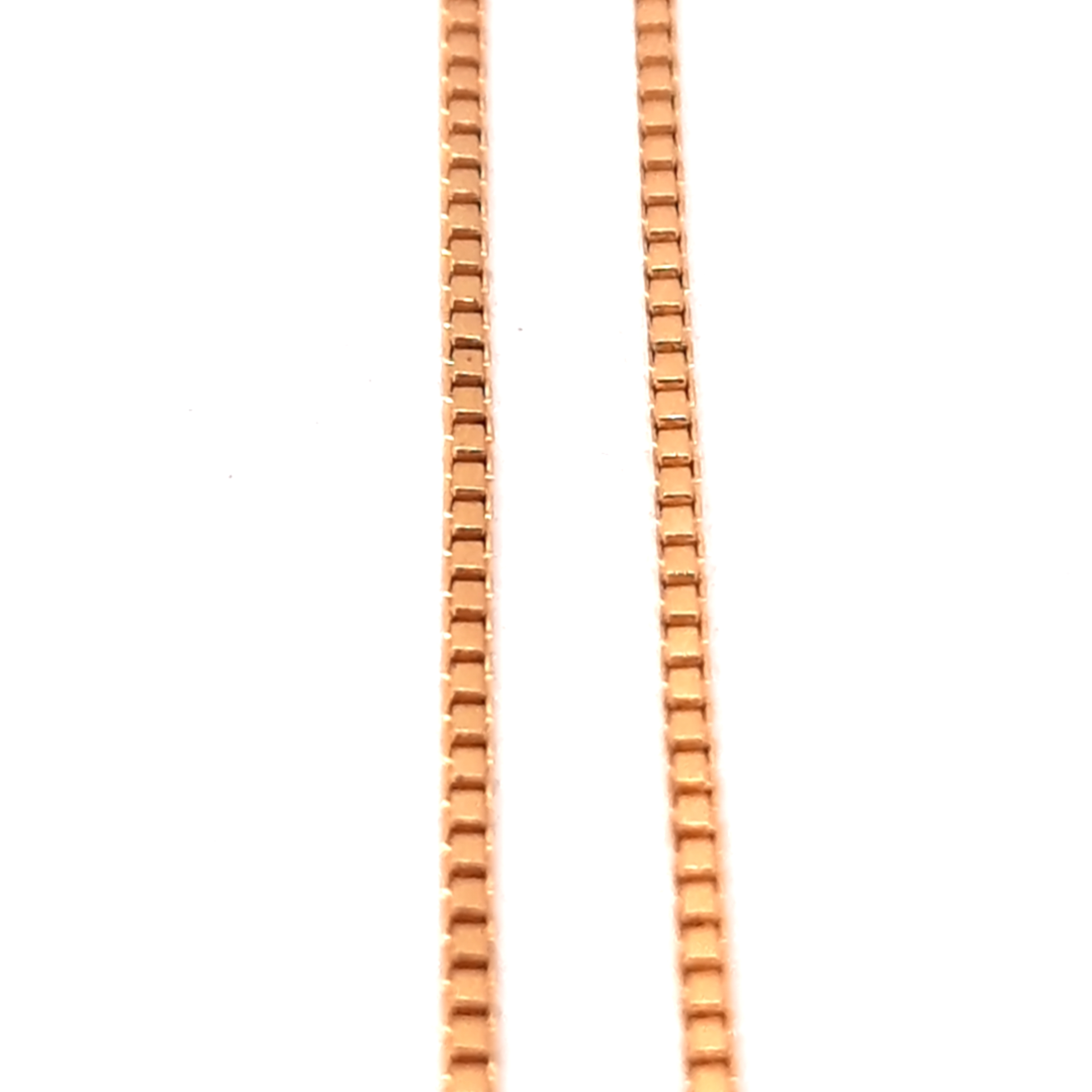 De gouden ketting 14kt, modelnummer 00014, is een prachtige halsketting van 60 cm, gemaakt van 14 karaats goud. De ketting is goudkleurig, heeft een breedte van 1,3 mm en weegt 5 gram. Perfect om solo te dragen voor een verfijnde look of als een stijlvolle basis om te combineren met andere halskettingen.