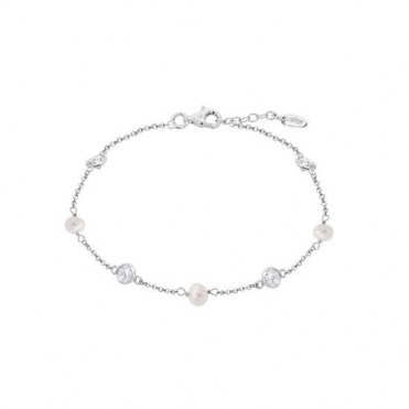 De LP3923-2/1 is een verfijnde armband uit de categorie 'Jewel'. Deze elegante armband is perfect om elke outfit te verfraaien. Draag het solo voor een minimalistische uitstraling of in combinatie met andere sieraden voor een gelaagde look. Ideaal voor dagelijks gebruik of speciale gelegenheden. Voeg een vleugje glamour toe aan je stijl.