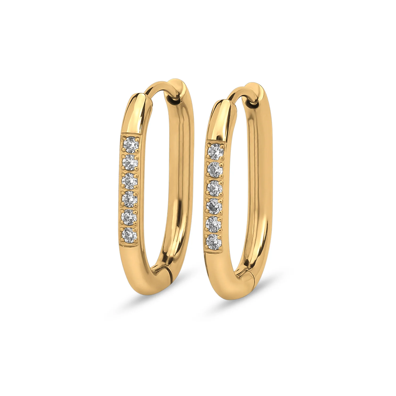 De Melano Friends Lila CZ oorbellen zijn de sprankelende variant van de razend populaire eerder uitgebrachte Lila oorbellen. Door de toevoeging van zes verfijnde zirkonia steentjes per oorring, voeg je meteen een vleugje glamour toe aan je alledaagse look! De Lila CZ oorbellen zijn15,5 mm breed en 20,5 mm lang en zijn verkrijgbaar in een zilver-, rose goud- of goudkleurige plating.