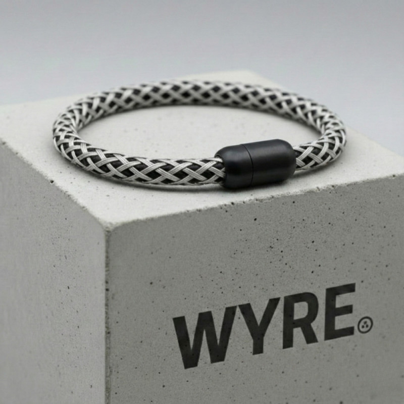 Wyre ontwerpt en maakt lokaal armbanden met oog voor creativiteit en kwaliteit. Tijdens productie van het maken van verlichting blijven bij het op maat maken van hoogwaardige Italiaanse textielsnoeren reststukken over. waar anderen dit als afval zien, zien wij de grondstof voor mooie sieraden. 
Samen met de ontwerper transformeerden we deze bijzondere snoeren tot een uniek e armbanden collectie: WYRE.
Elke armband wordt met de hand gemaakt in Nederland
 ( Maassluis) .  Duurzaam en lokaal geproduceerd en elk exemplaar met een eigen karakter. De armbanden zijn in elke gewenste lengte te bestellen en worden dan speciaal voor u vervaardigd.