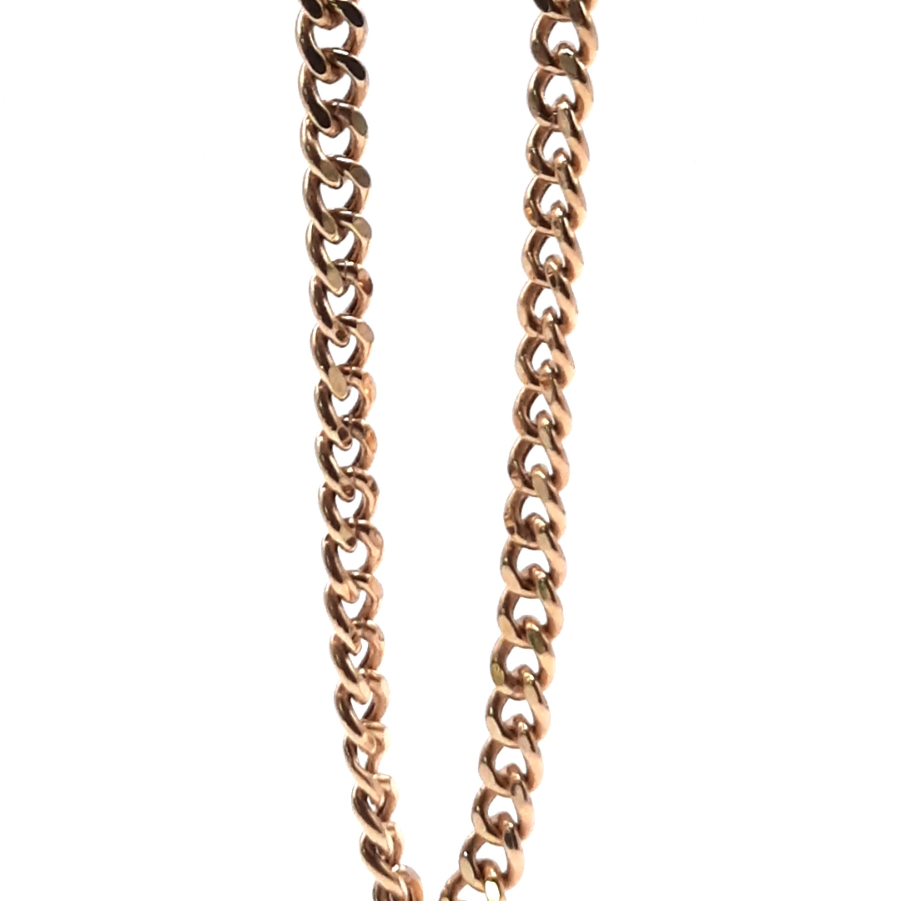 De Coban Link14kt60cm ketting, modelnummer BREA-JOY-0004219, straalt luxe en elegantie uit. Gemaakt van 14-karaats goud, weegt deze gourmette-ketting 20,86 gram en heeft een breedte van 5,4 mm. Perfect voor zowel dagelijks gebruik als speciale gelegenheden, voegt deze ketting een verfijnde glans toe aan elke outfit. Draag solo voor een tijdloze look.