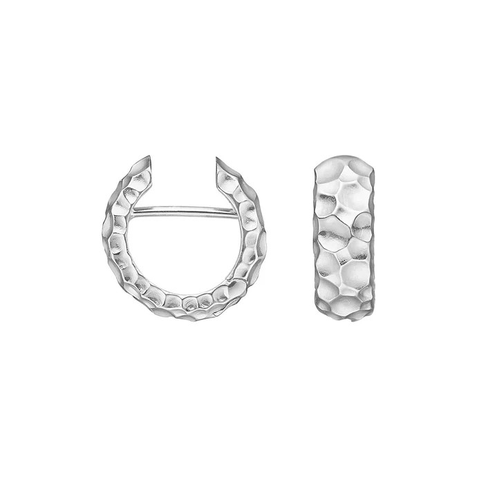 HEIDE HEINZENDORFF OORRINGEN ZILVER HEIDE 16 X 6 MM, modelnummer 30320540900, zijn elegante creolen van zilver. Perfect voor zowel formele gelegenheden als dagelijks gebruik. Combineer met andere zilveren sieraden voor een verfijnde look. Ideaal voor casual en chique outfits, waarbij ze een subtiele, elegante uitstraling toevoegen aan elke ensemble.