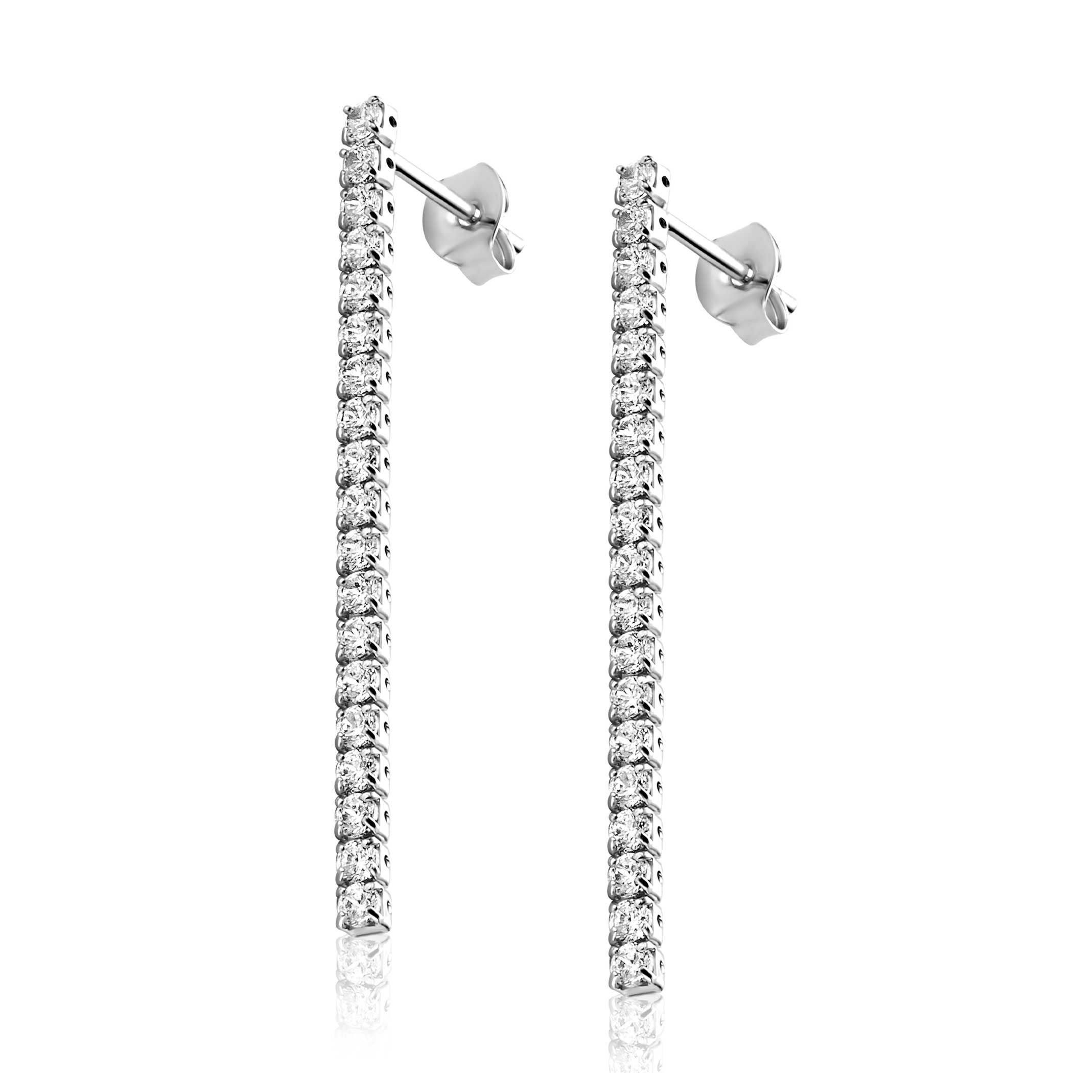 ZINZI zilveren tennis armband met rijzetting witte zirconia's. De armband is 2,3mm breed. De lengte is verstelbaar van 17cm tot 20cm. Vervaardigd van eerste gehalte zilver (925) en voorzien van een extra rodiumlaag voor langdurige glans.