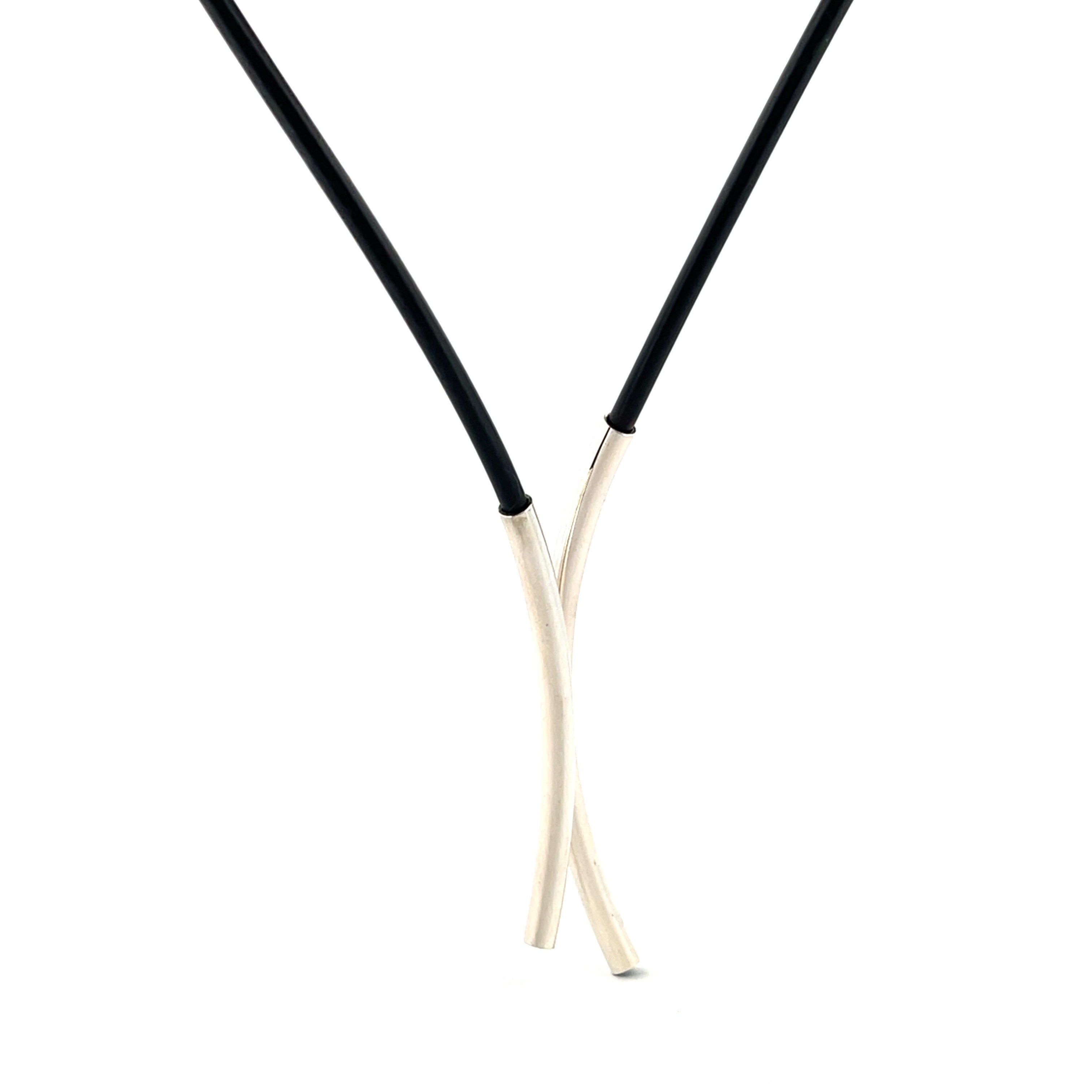 Voel je uniek met onze prachtige Charmish ketting.
Deze ketting kan je op meerdere manieren dragen zodat jij voor elke gelegenheid weer een nieuwe look kan dragen. De hanger is tevens de sluiting en valt magnetisch in elkaar, je hebt hierdoor geen sluiting in je nek. Super makkelijk en praktisch, een echte aanrader.

Maak een afspraak en kom deze vlotte en sportieve ketting passen! Of bestel haar gelijk, dan sturen we deze mooi verpakt naar je toe.