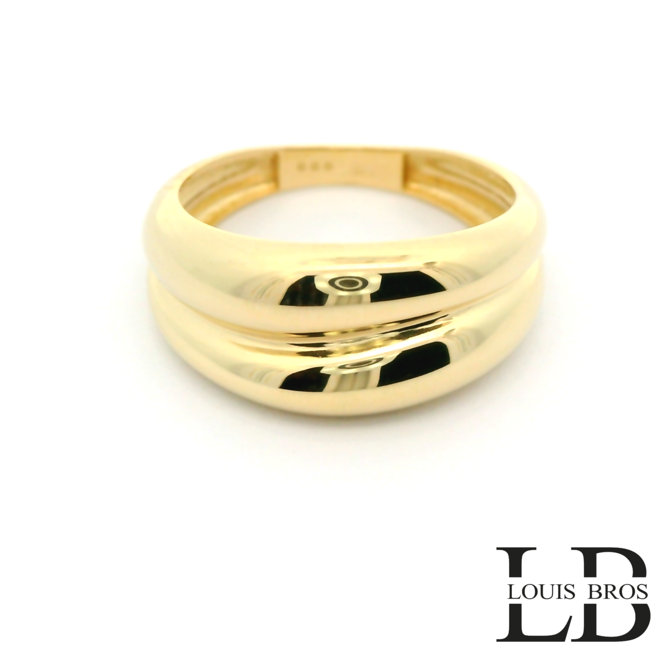 Deze elegante ring is vervaardigd uit 14 karaat geelgoud (2.77 gr) en heeft een gladde afwerking zonder steen. Het moderne en tijdloze design zorgt voor een stijlvolle, minimalistische uitstraling die moeiteloos bij elke gelegenheid past. Dankzij de strakke vorm en warme goudkleur is de ring perfect om solo te dragen, maar ook ideaal om te combineren met andere sieraden. Een verfijnd sieraad dat eenvoud en klasse uitstraalt.
De ring is verkrijgbaar in meerdere afmetingen.