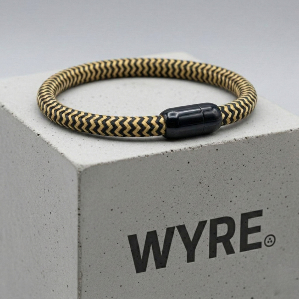 Wyre ontwerpt en maakt lokaal armbanden met oog voor creativiteit en kwaliteit. Tijdens productie van het maken van verlichting blijven bij het op maat maken van hoogwaardige Italiaanse textielsnoeren reststukken over. waar anderen dit als afval zien, zien wij de grondstof voor mooie sieraden. 
Samen met de ontwerper transformeerden we deze bijzondere snoeren tot een uniek e armbanden collectie: WYRE.
Elke armband wordt met de hand gemaakt in Nederland
 ( Maassluis) .  Duurzaam en lokaal geproduceerd en elk exemplaar met een eigen karakter. De armbanden zijn in elke gewenste lengte te bestellen en worden dan speciaal voor u vervaardigd.