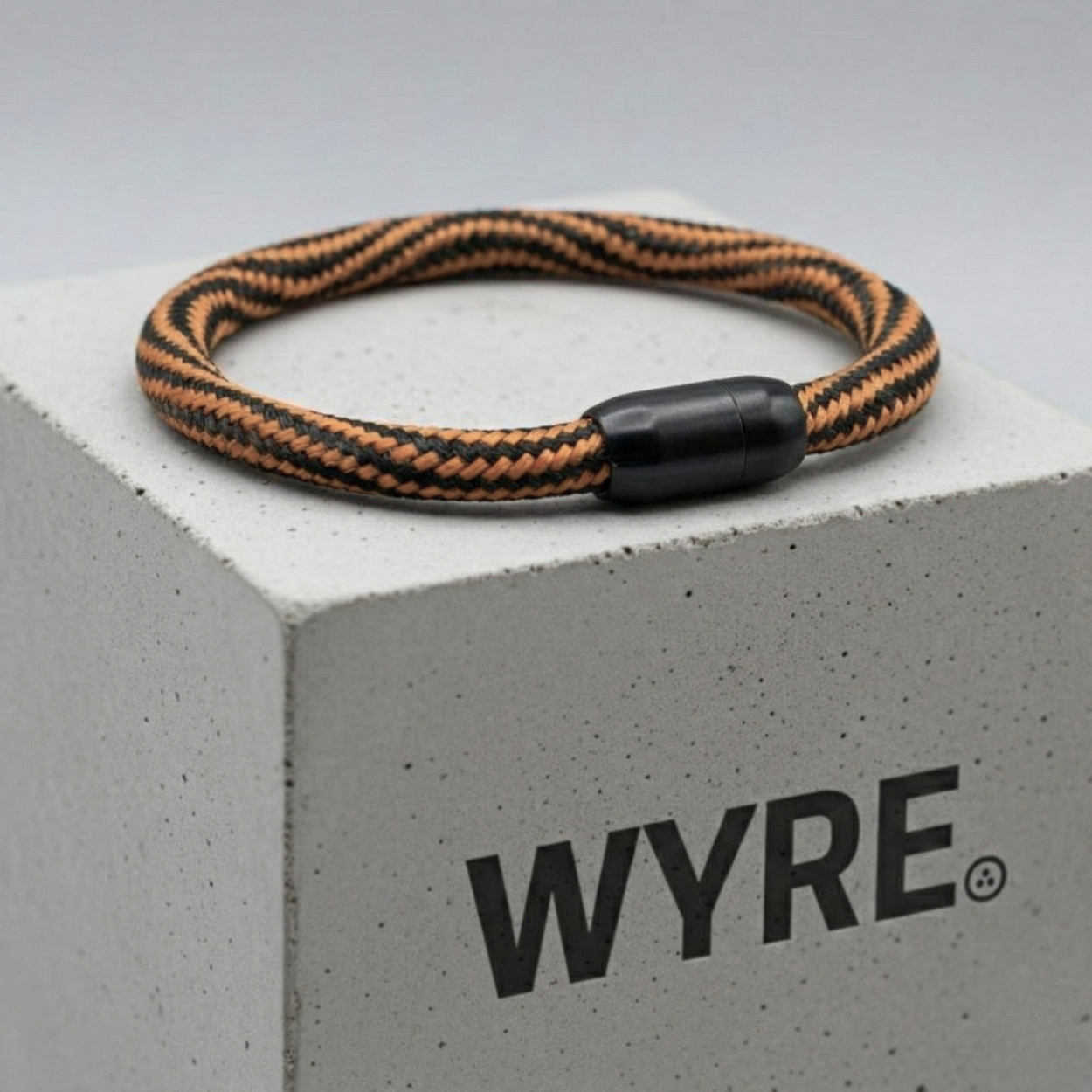 Wyre ontwerpt en maakt lokaal armbanden met oog voor creativiteit en kwaliteit. Tijdens productie van het maken van verlichting blijven bij het op maat maken van hoogwaardige Italiaanse textielsnoeren reststukken over. waar anderen dit als afval zien, zien wij de grondstof voor mooie sieraden. 
Samen met de ontwerper transformeerden we deze bijzondere snoeren tot een uniek e armbanden collectie: WYRE.
Elke armband wordt met de hand gemaakt in Nederland
 ( Maassluis) .  Duurzaam en lokaal geproduceerd en elk exemplaar met een eigen karakter. De armbanden zijn in elke gewenste lengte te bestellen en worden dan speciaal voor u vervaardigd.