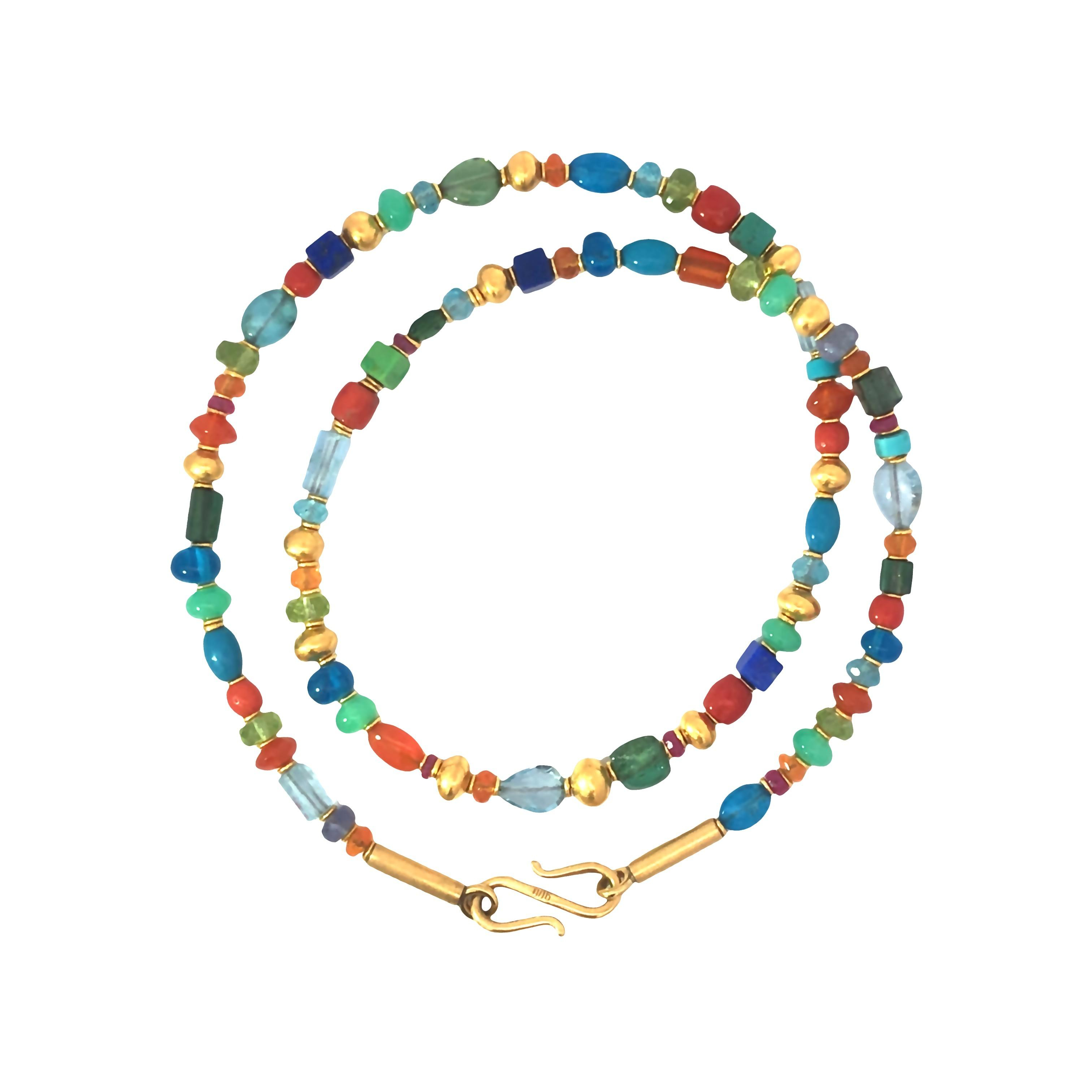 Die Edelsteinmix Kette, Modellnummer 18064, ist ein elegantes Schmuckst&uuml;ck aus 900er Gold. Diese Halskette kombiniert verschiedene Edelsteine zu einem farbenfrohen und stilvollen Design. Perfekt, um jedes Outfit zu veredeln. Ideal f&uuml;r besondere Anl&auml;sse oder als auff&auml;lliges Accessoire im Alltag. Tragen Sie es &uuml;ber einem schlichten Oberteil, um die Farben zum Strahlen zu bringen.