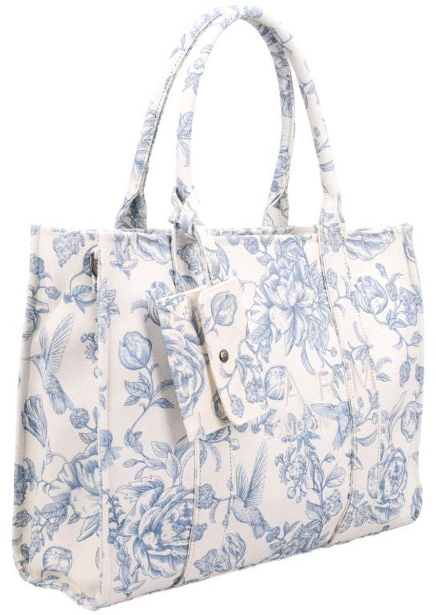 De Charm London Bond Laptoptas combineert stijl en praktisch gebruiksgemak. Gemaakt van stevige spijkerstof (denim) en geschikt voor laptops tot 15,6 inch. De tas heeft een apart laptopvak, telefoonvak en binnenvak met rits. De achterzijde is voorzien van een extra ritsvak en je ontvangt een afneembaar etuitje. Met de verstelbare en afneembare schouderband draag je de tas zoals jij wilt.

Kenmerken:


Geschikt voor laptops tot 15,6 inch

Apart laptopvak en telefoonvak

Binnen- en achtervak met rits

Afneembaar etuitje inbegrepen

Verstelbare en afneembare schouderband