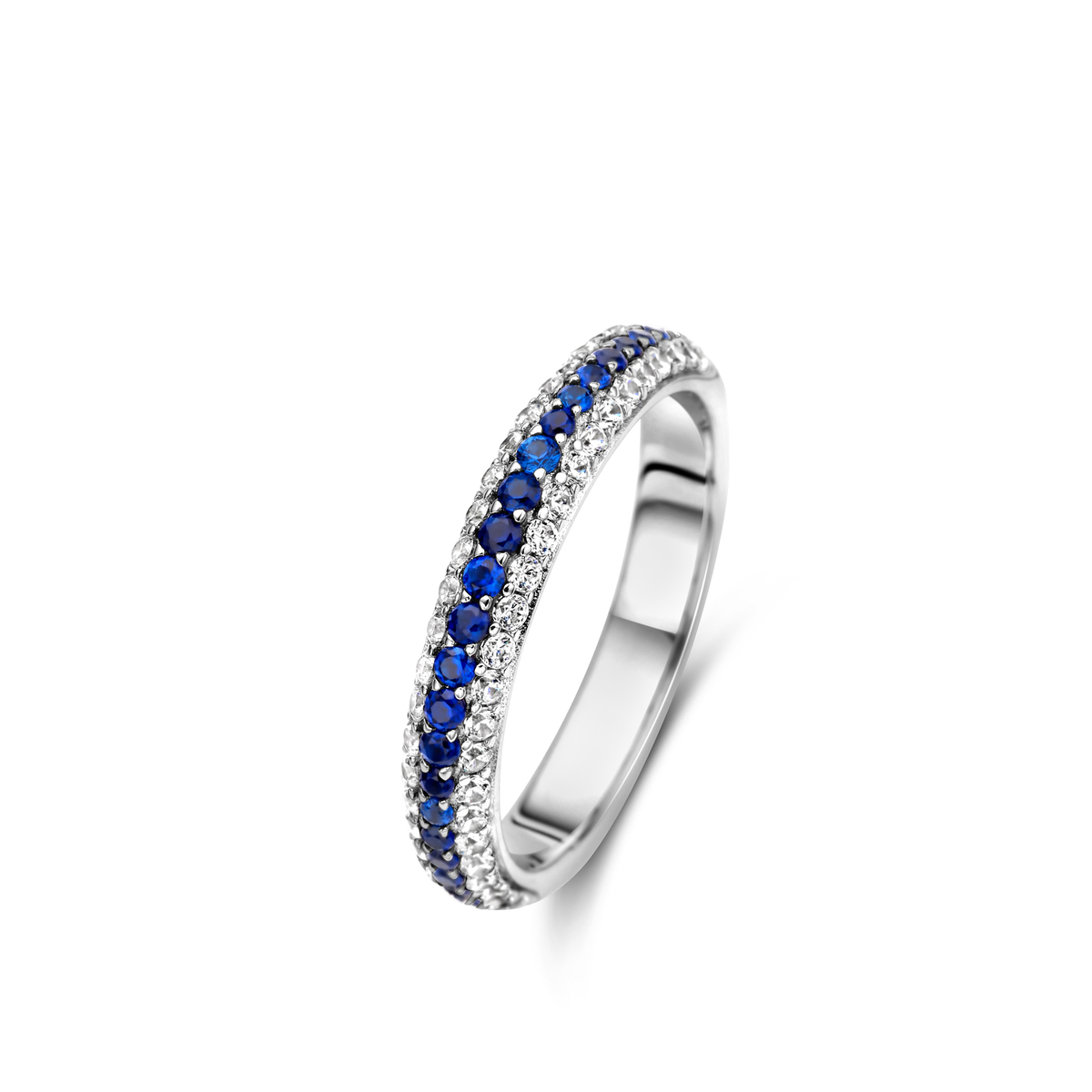 De Naiomy Zilveren Ring Blauwe - Witte Zirkonia (modelnummer N3U63/52) is een verfijnde zilveren ring van 925 sterling zilver. Met een elegant design en sprankelende blauwe en witte zirkonia's, is het een perfecte aanvulling op elke outfit. Draag deze schitterende ring dagelijks voor een vleugje luxe en stijl.