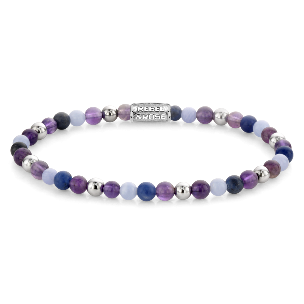 Bead armband, handgemaakt van 4mm natuurstenen (Amethist, Sodaliet, Agaat) met een zilverkleurige sluiting. Het Rebel & Rose sieraad is makkelijk te combineren met andere zilveren en kralenarmbanden.
Maat S: 16,5 cm
Referentie: RR-40102-S-S
