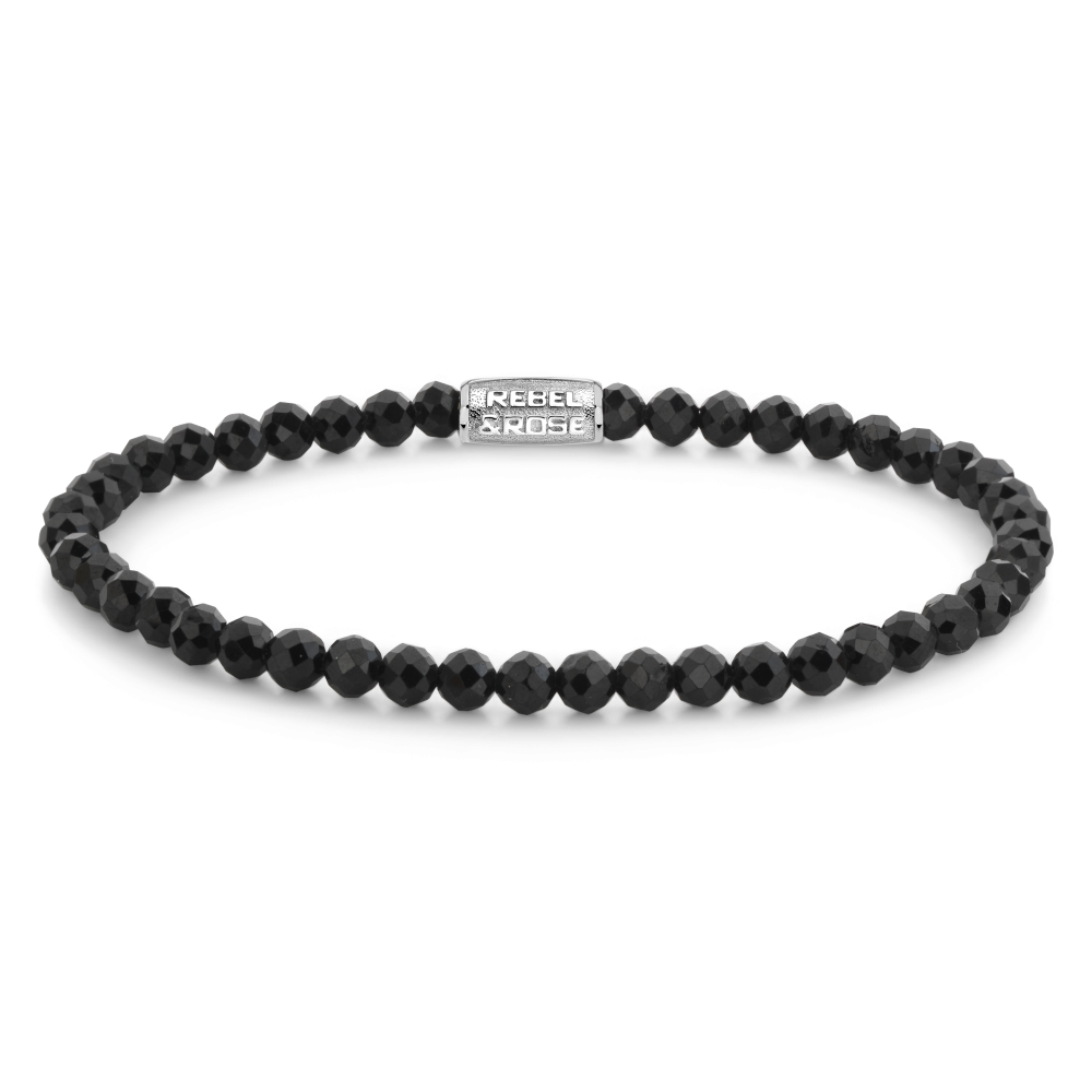 Bead armband met 4mm Black Spinel stenen. De sluiting is gemaakt van edelstaal. Het Rebel & Rose sieraad is handgemaakt en makkelijk te combineren met onze andere kralenarmbanden.

