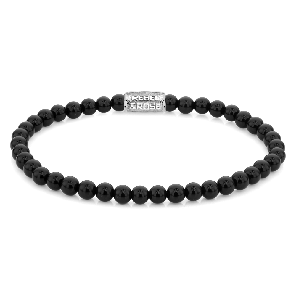 Bead armband, handgemaakt van 4mm Onyx natuurstenen met een zilverkleurige sluiting. Het Rebel & Rose sieraad is makkelijk te combineren met andere zilveren en kralenarmbanden.