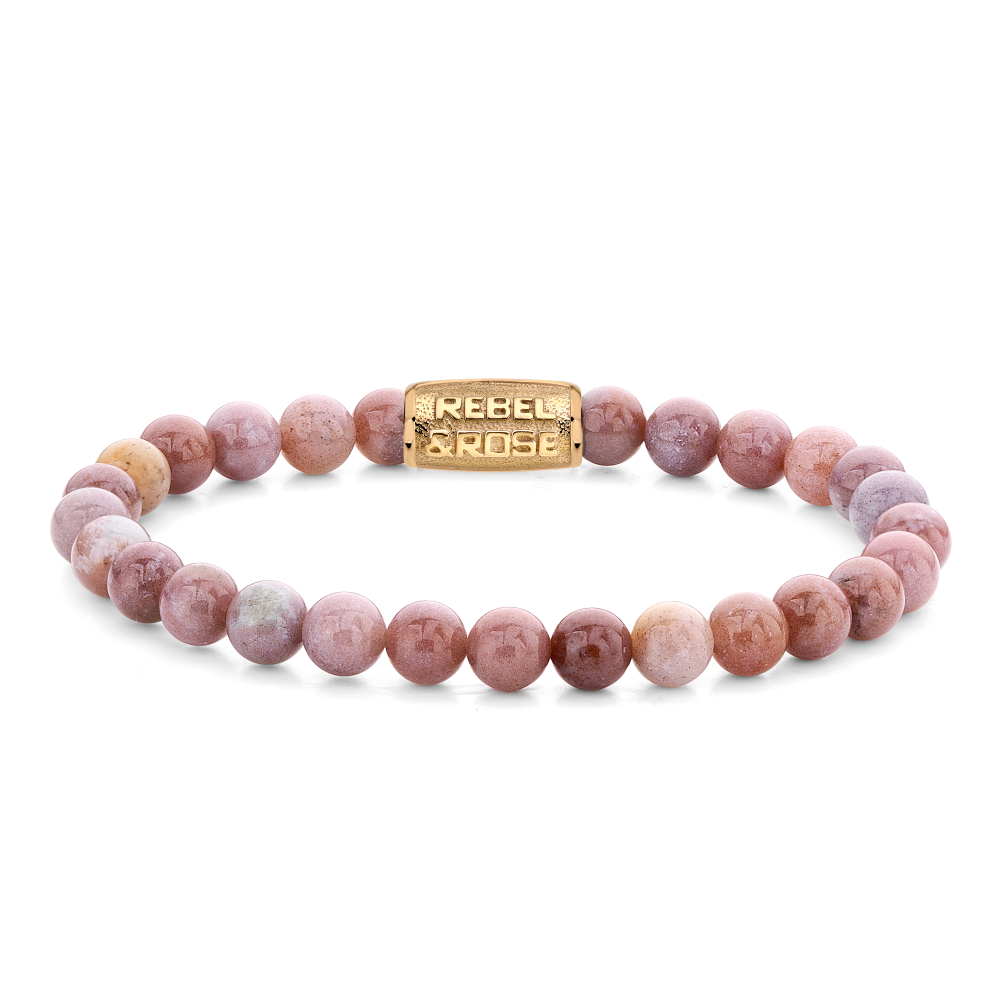 Natuurstenen armband van het merk Rebel & Rose. De armband heeft een hoogwaardige elastische stretch koord, 6mm lichtroze gekleurde Rhodochrosiet natuurstenen beads en RVS slotje
