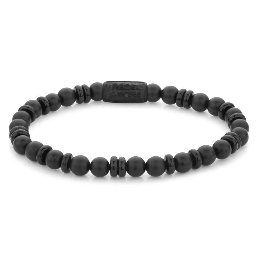Bead armband, handgemaakt van 6mm Onyx natuurstenen kralen met eenedelstalen zwarte sluiting. Het Rebel & Rose sieraad is makkelijk te combineren met andere zilveren, leren of kralenarmbanden.