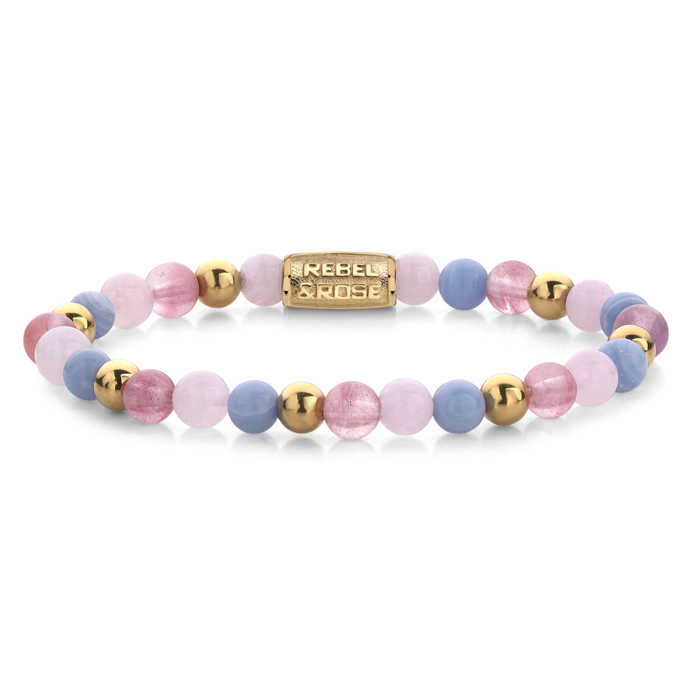 Deze armband is van het merk Rebel & Rose. Het is een damessieraad. De armband is goud van kleur.