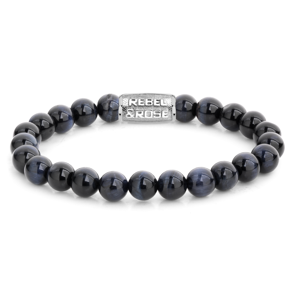 Edelstenen bead armband, handgemaakt van 8mm blauwe Tijgeroog stenen met een zilverkleurige sluiting. Het Rebel & Rose sieraad is makkelijk te combineren met andere zilveren, leren of kralenarmbanden.