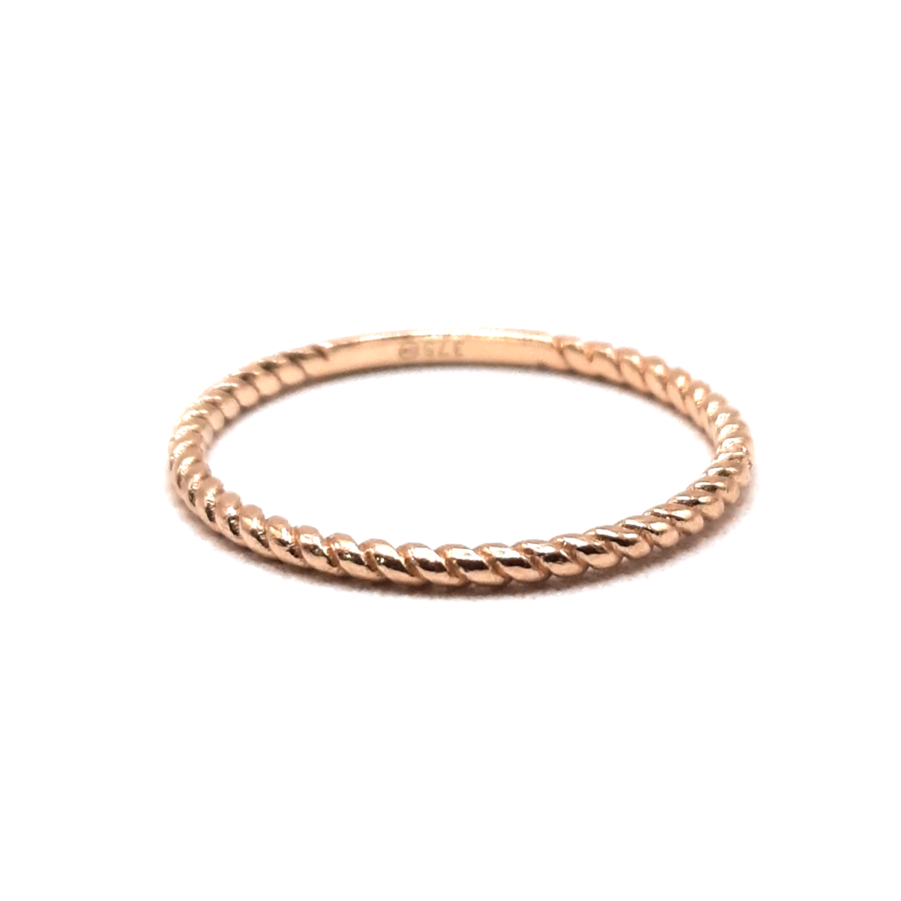 De Gouden Ring 14kt (modelnummer: BREA-JOY-0002710) is een elegante goudkleurige ring in maat 54, vervaardigd uit 14-karaats goud met een breedte van 1,35 mm. Perfect te dragen als dagelijks sieraad of voor speciale gelegenheden. Combineer het met andere gouden sieraden voor een stijlvolle look. Ideaal voor zowel casual als formele outfits.