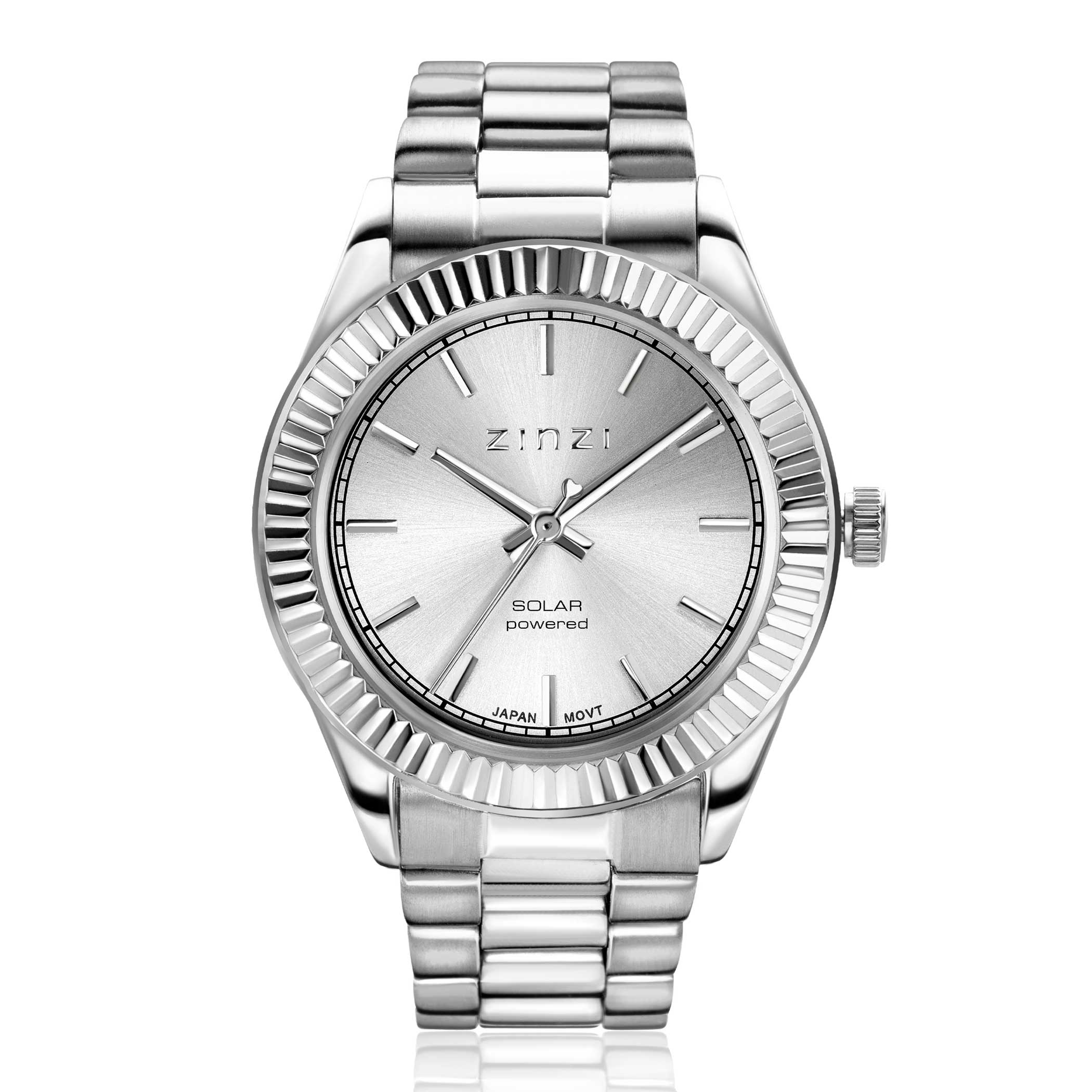 Het ZINZI Solaris horloge is trendy, klassiek en duurzaam tegelijk. Het Japanse kwaliteitsuurwerk maakt gebruik van licht als energiebron. De kleine zonnecellen vangen het zonlicht op, maar ook met kunstlicht kan dit horloge zich opladen, Het vervangen van de batterij is niet meer nodig. Met de mooie gecanneleerde ring rondom de zilverkleurige wijzerplaat en de stoere stalen schakelband met een mat/glasn afwerking, krijgt het horloge een stijlvolle stoere uitstraling.  Extra kwaliteit: Voorzien van een Citizen-Miyota uurwerk, sterk mineraal glas en het horloge is 5atm waterbestendig (tegen regen en spatwater).
