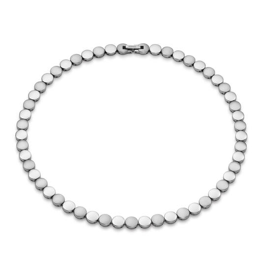 Boccia Titanium 08079-01 Collier 45cm
Deze unieke titanium ketting van Boccia Titanium is een mooie toevoeging aan je sieradencollectie! Wat deze titanium ketting uniek maakt, is dat het ronde schakels zijn, mat en glanzend, die met elkaar verbonden zijn. Combineer de ketting met het bijpassende armband en oorbellen voor een complete look.

HET MERK
Boccia Titanium is het titanium merk van Nederland, dat zijn oorsprong in Duitsland vindt en is opgericht in het jaar 1992. Ontwikkeld door internationale ontwerpers. Alle titanium componenten van de BOCCIA TITANIUM collectie zijn gemaakt van 99,7% puur titanium; het bijzondere materiaal. Het is licht in gewicht, neemt de temperatuur van de huid aan en is zeer huidvriendelijk. Bovendien is het corrosie- en temperatuurbestendig.

SPECIFICATIES
- Ketting
- Puur titanium
- Glanzend en mat
- 45cm